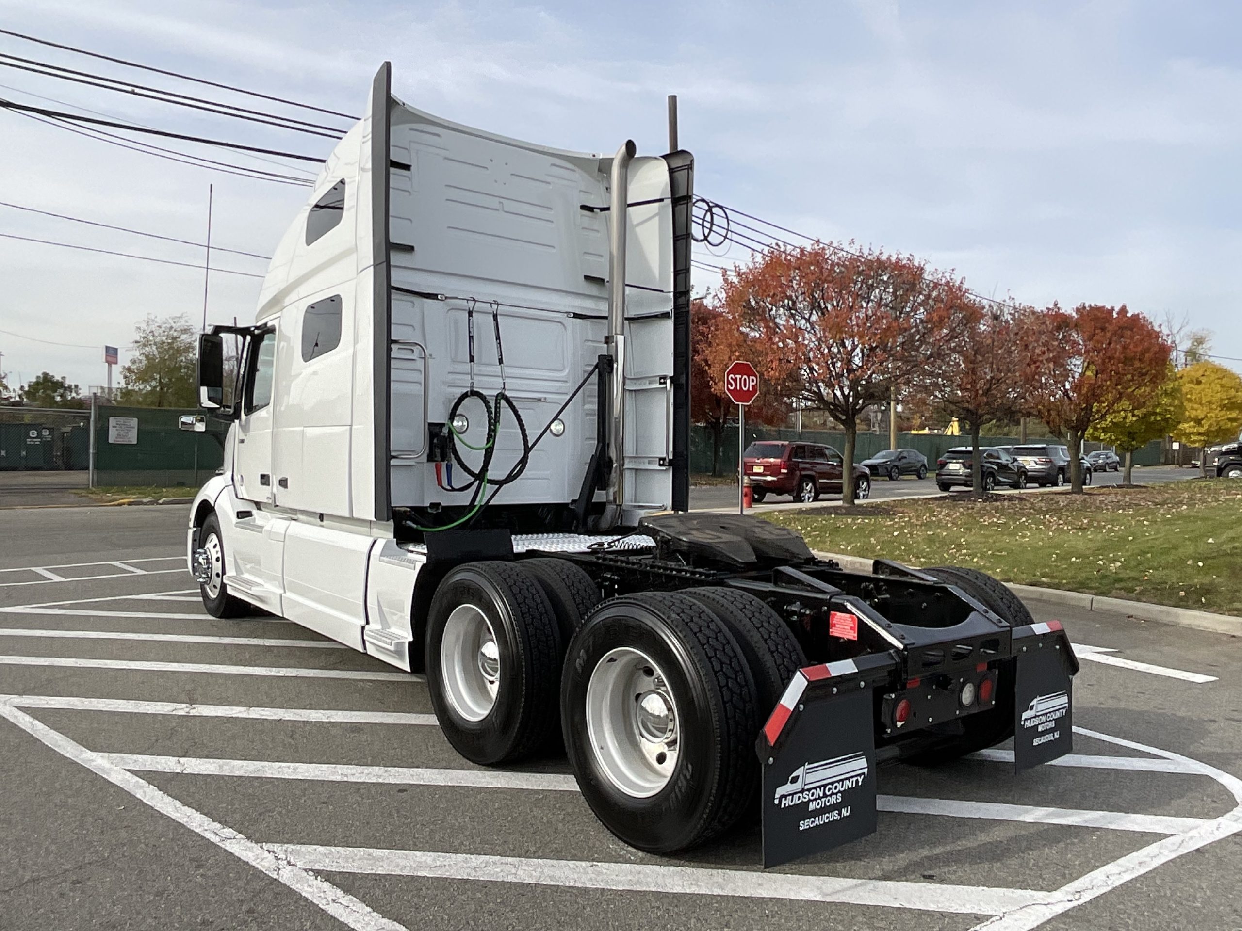 2021 VOLVO VNL64T760 - Hudson County Motors is a heavy truck 