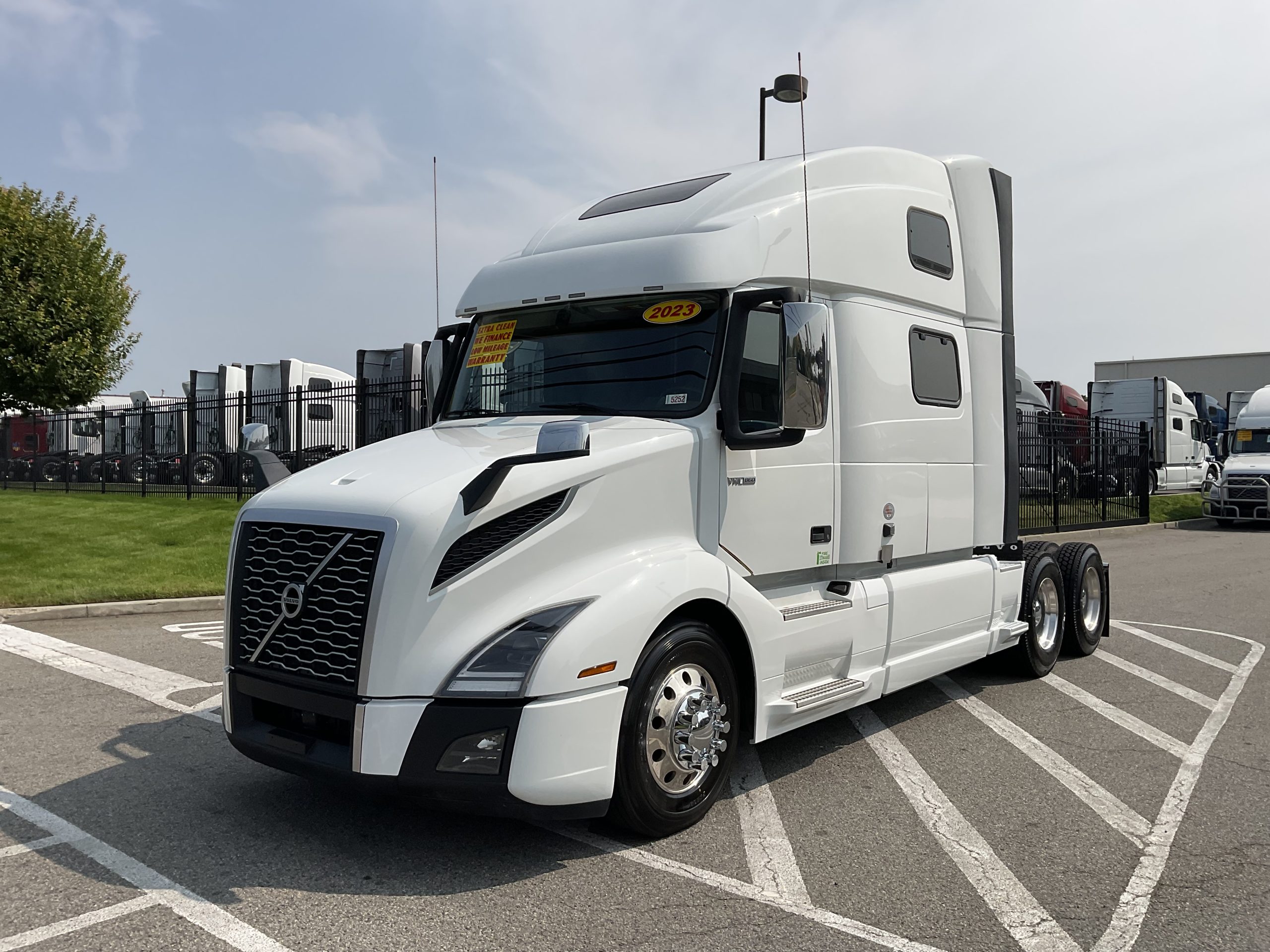 2023 VOLVO VNL64T860 - image 2 of 6