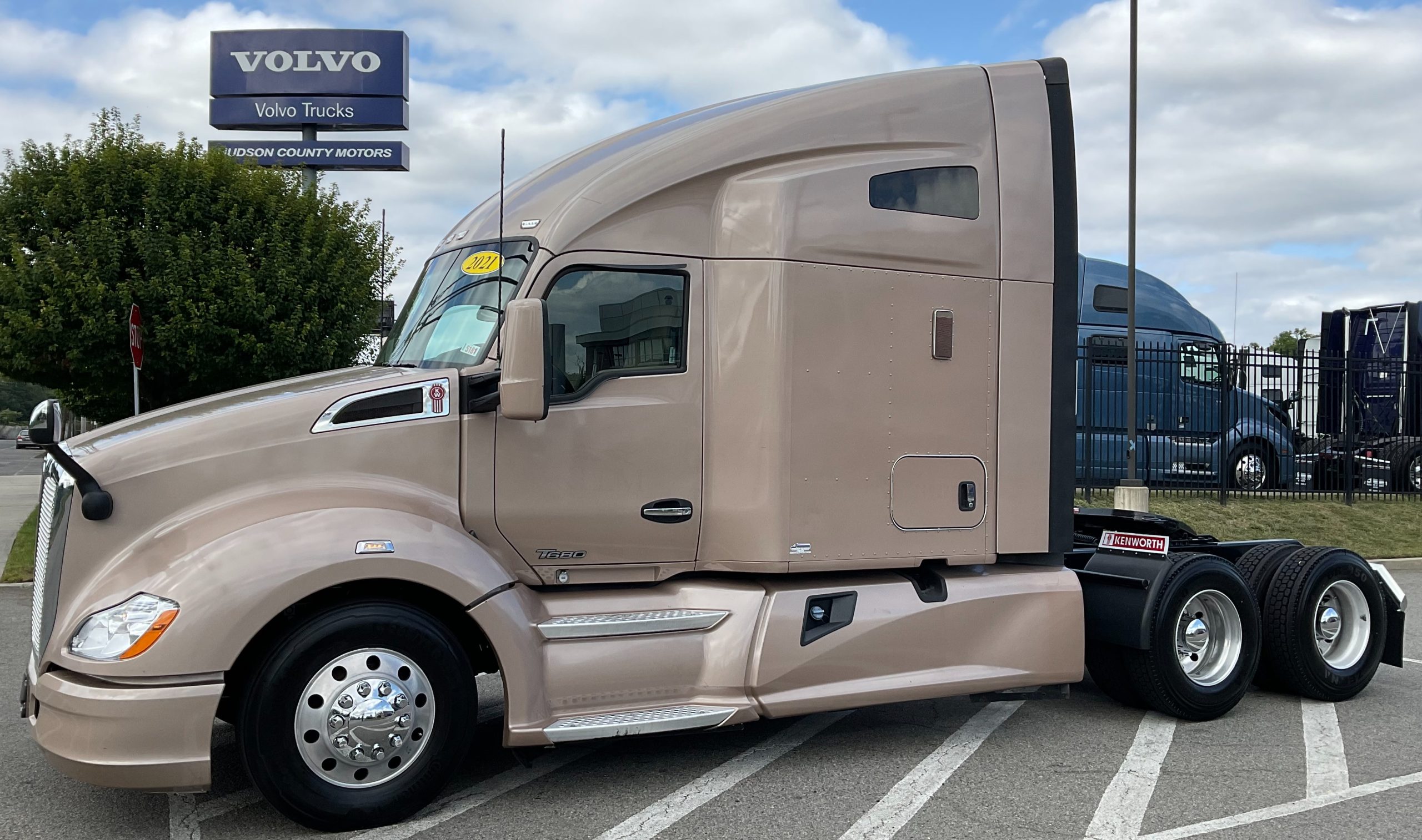 2021 KENWORTH T680 - image 1 of 6