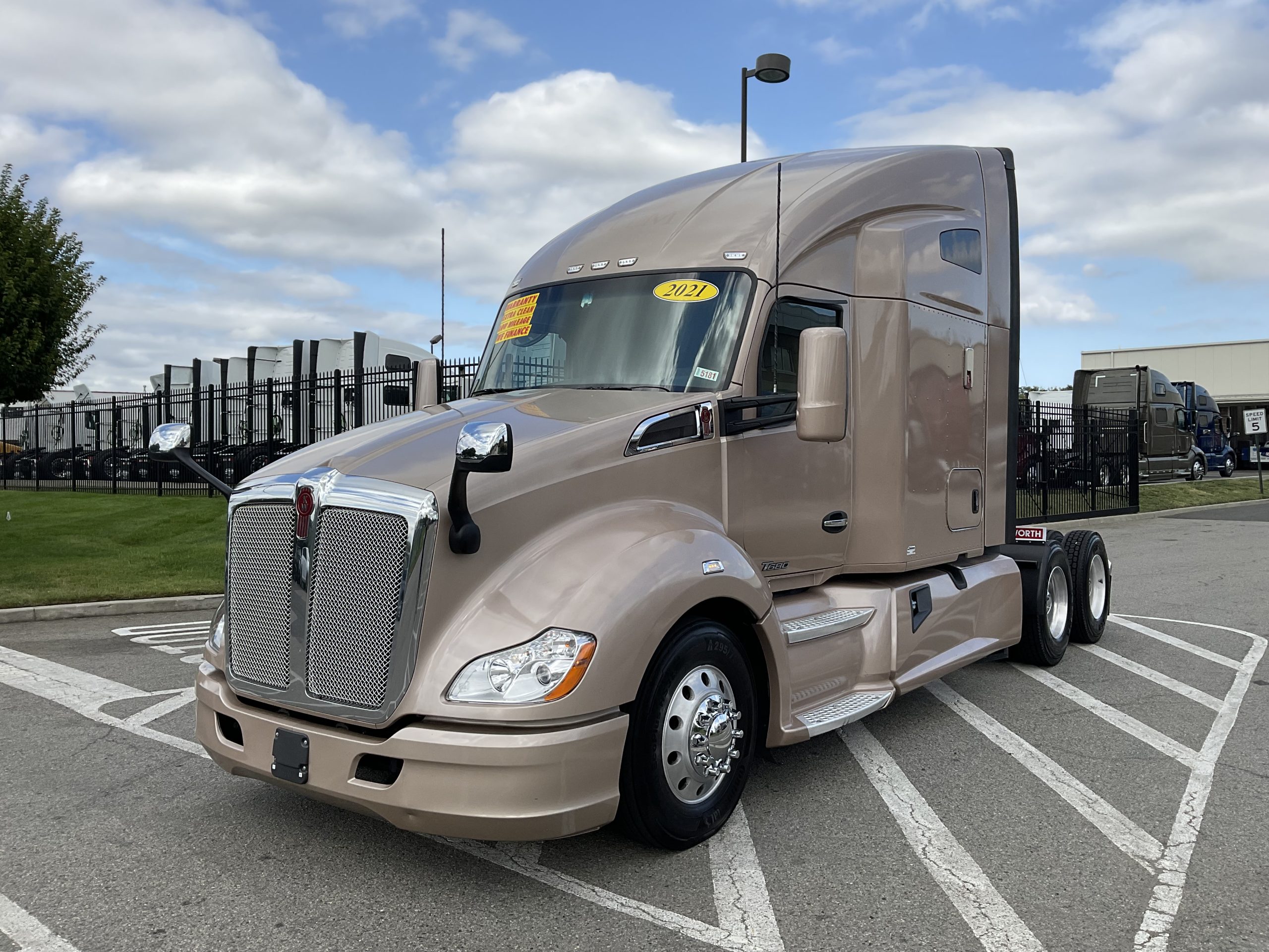 2021 KENWORTH T680 - image 2 of 6