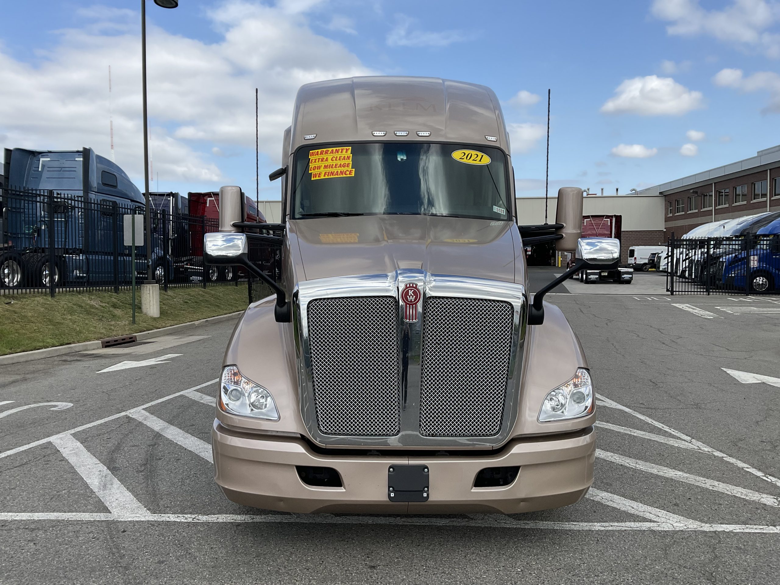 2021 KENWORTH T680 - image 3 of 6