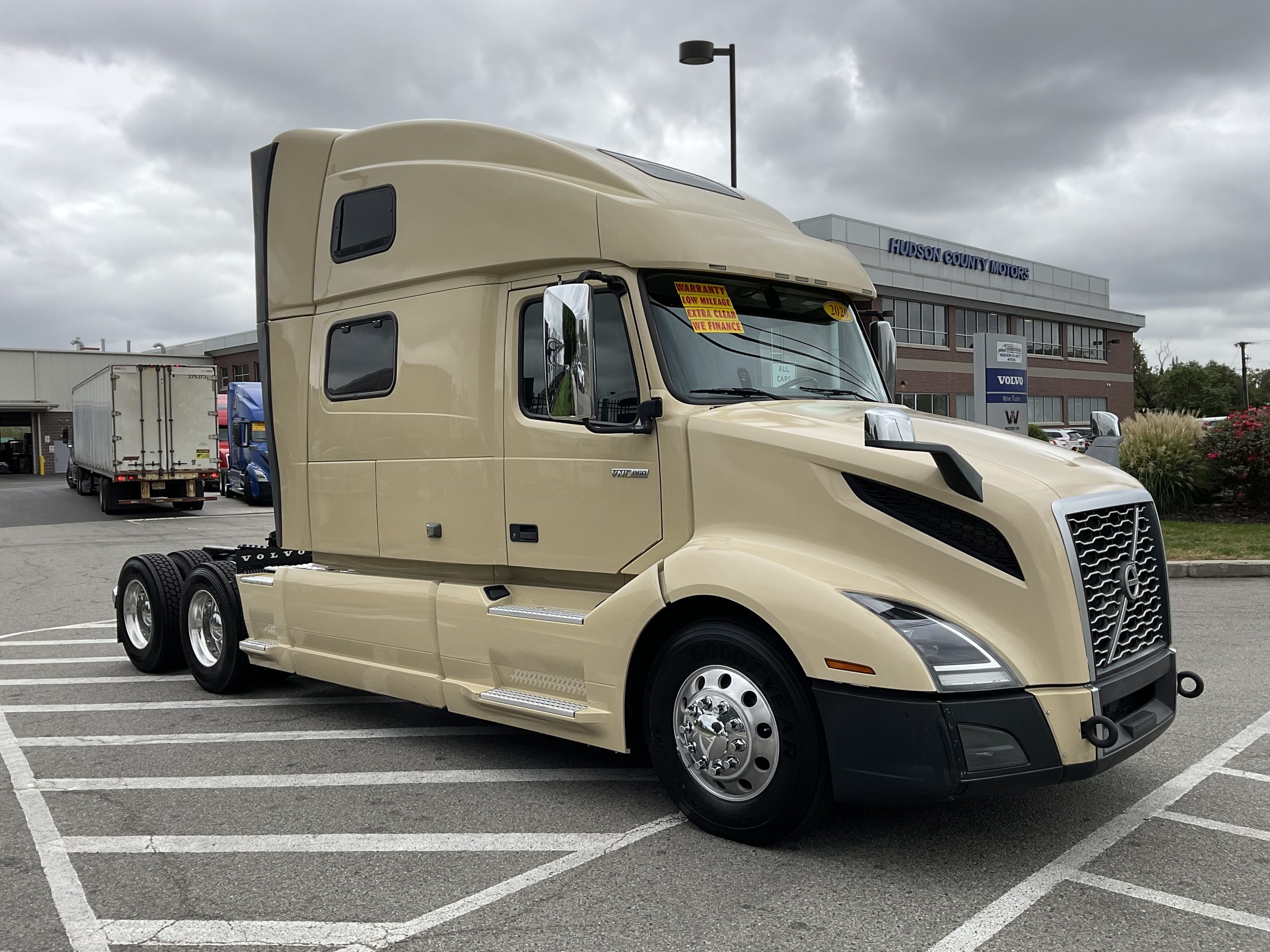 2020 VOLVO VNL64T860 - image 4 of 6