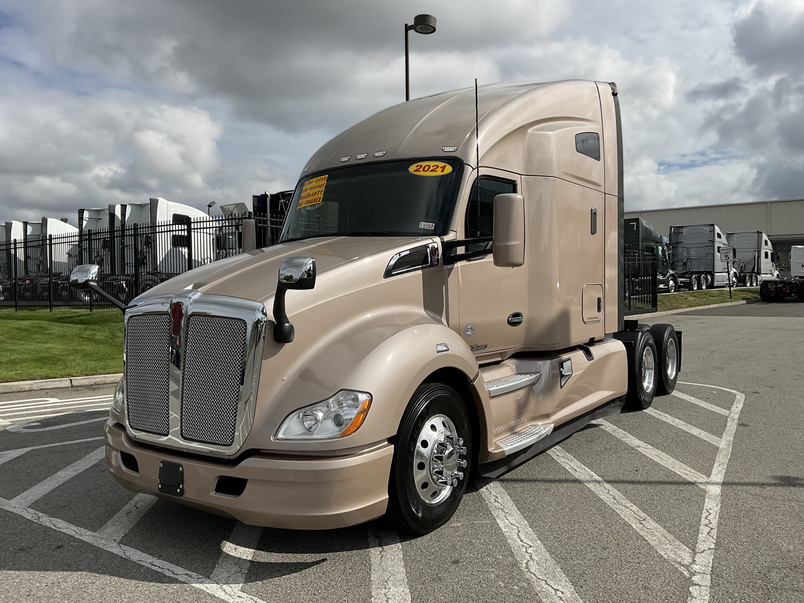 2021 KENWORTH T680 - image 2 of 6