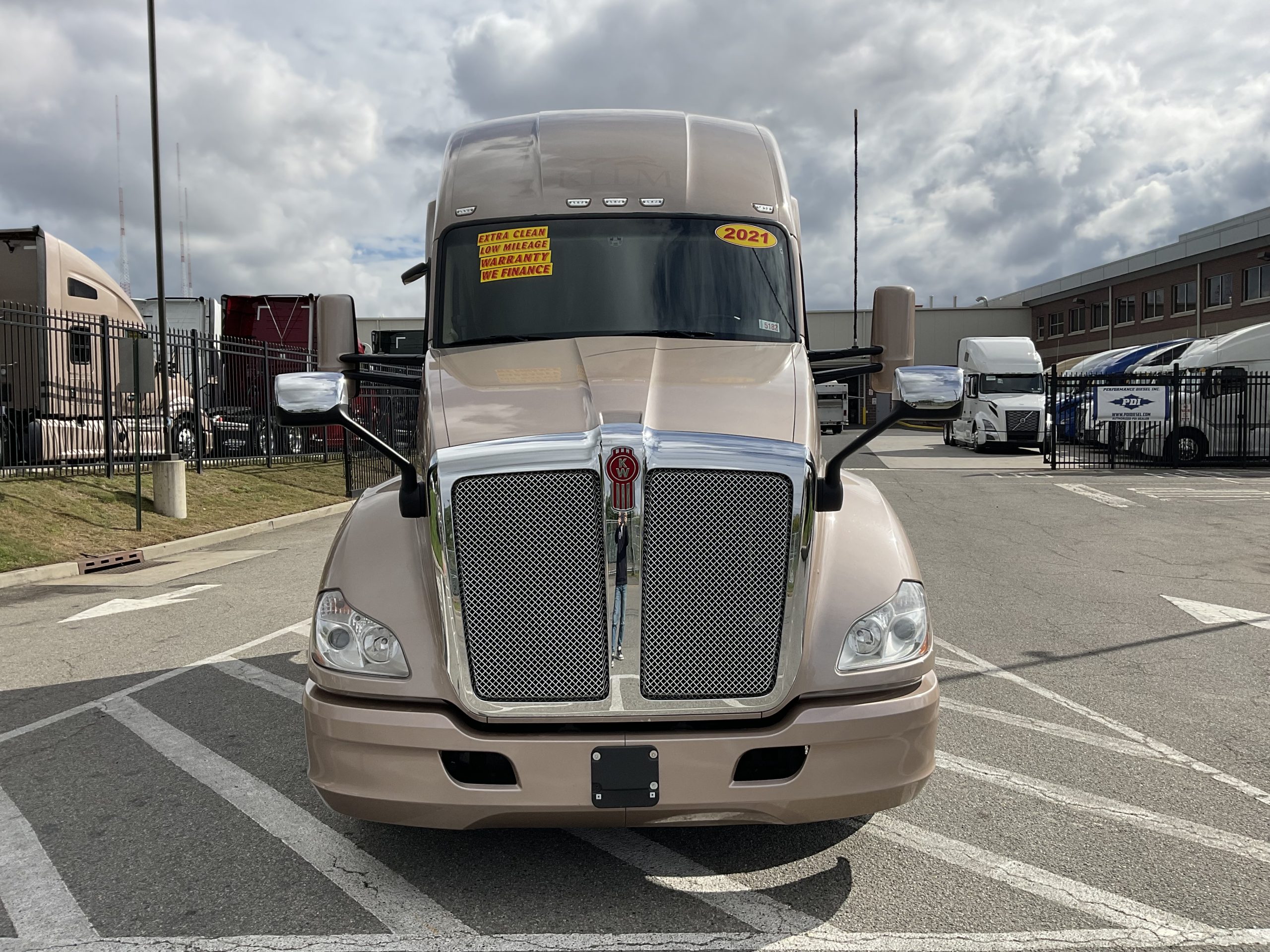 2021 KENWORTH T680 - image 3 of 6