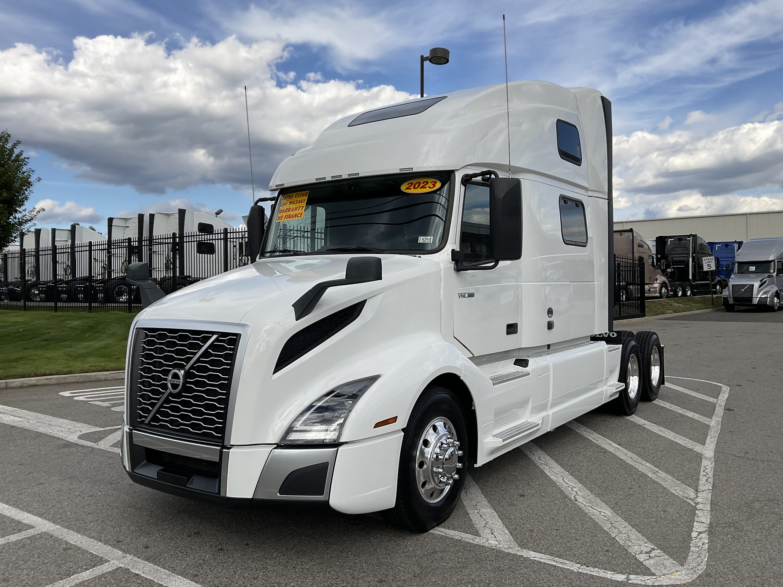 2023 VOLVO VNL64T860 - image 2 of 6