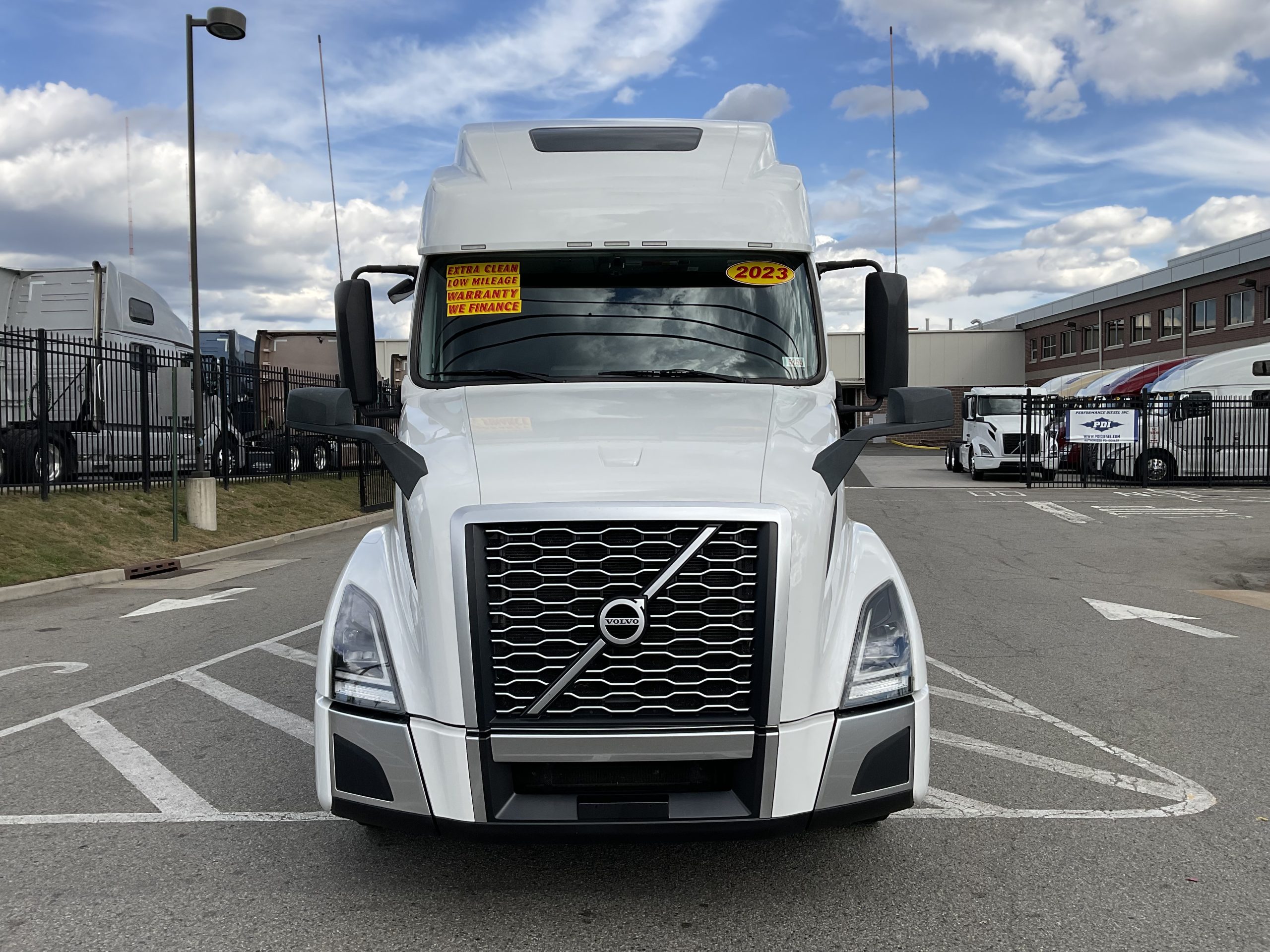 2023 VOLVO VNL64T860 - image 3 of 6