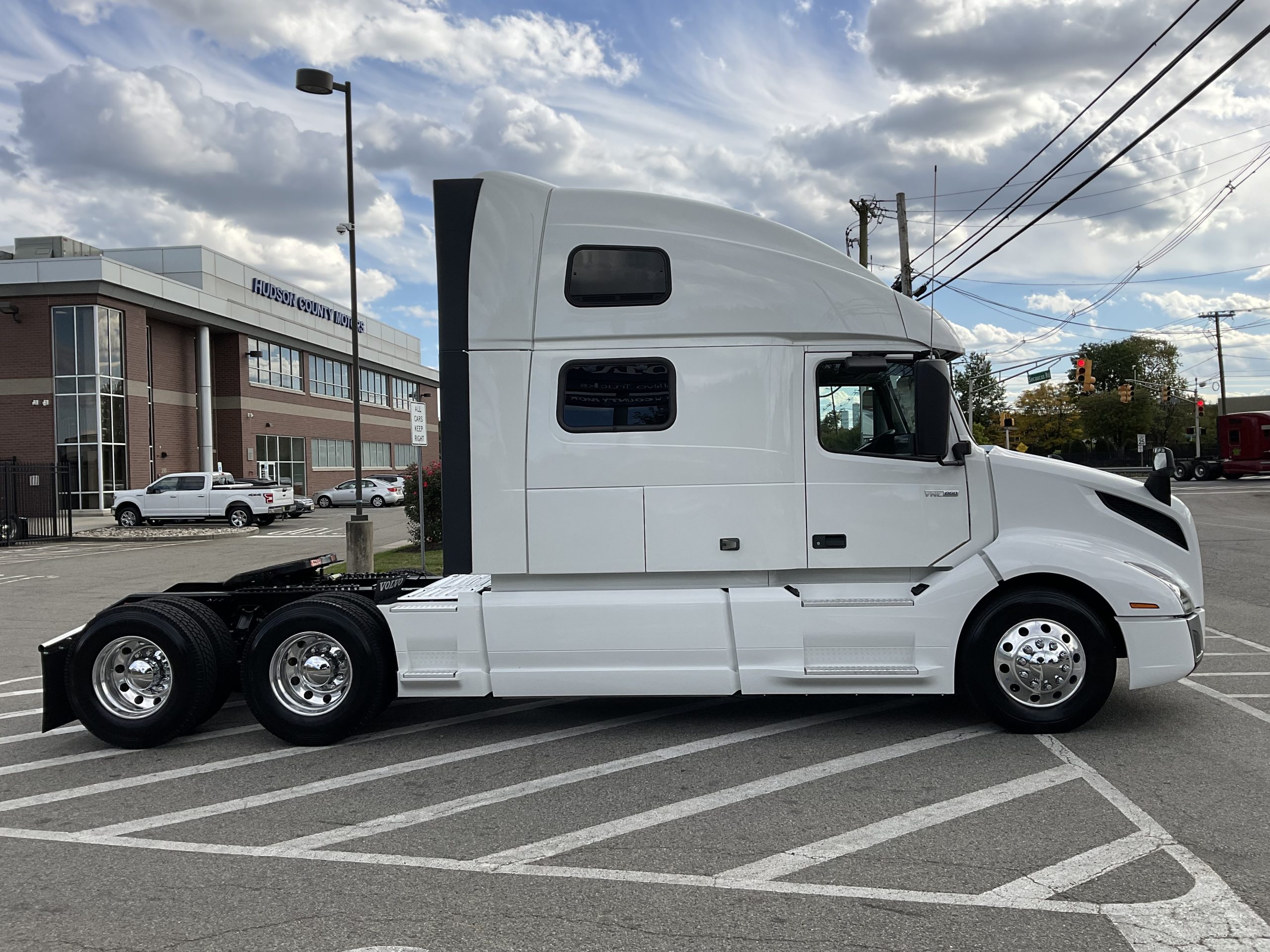 2023 VOLVO VNL64T860 - image 5 of 6