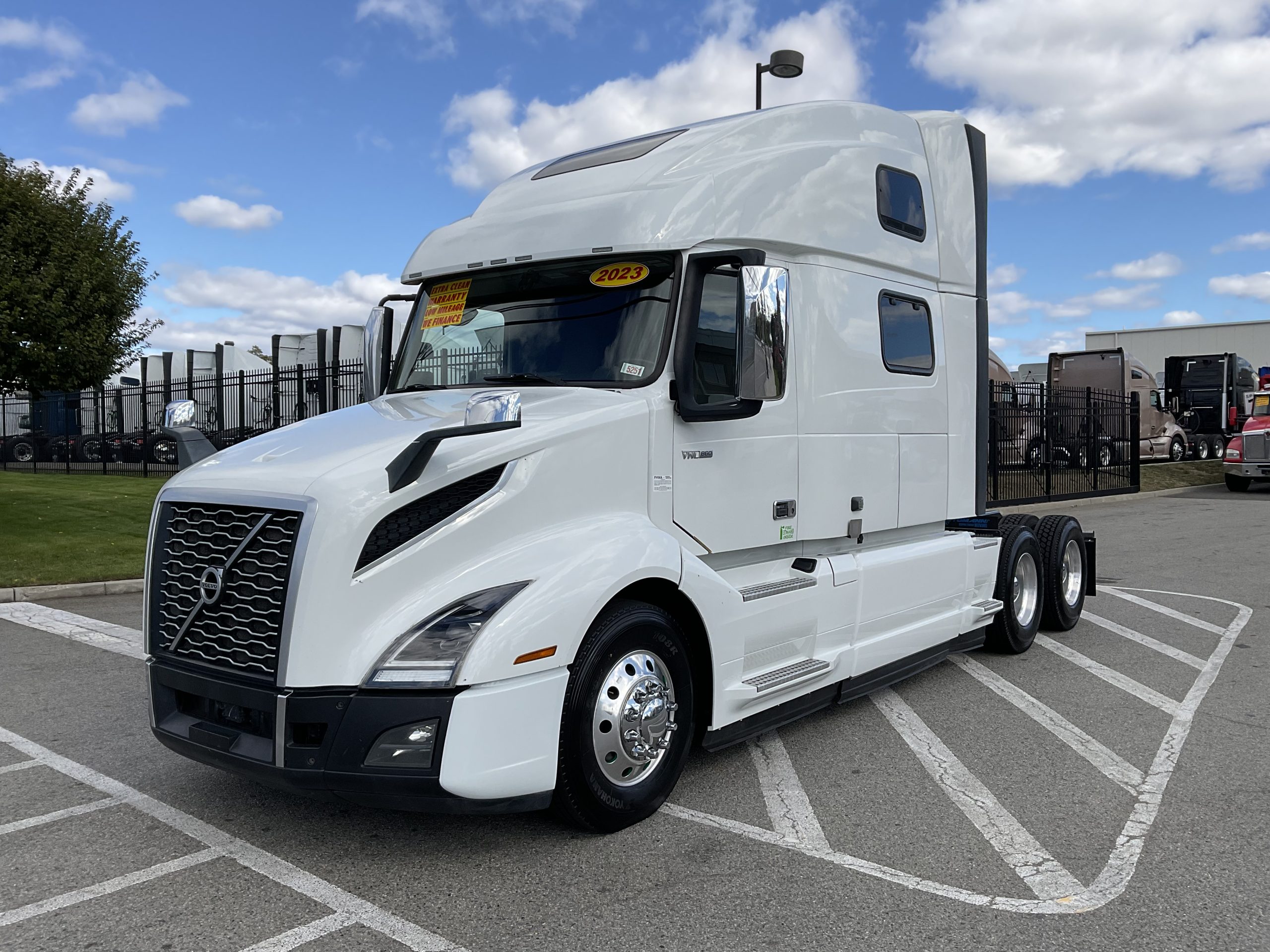 2023 VOLVO VNL64T860 - image 2 of 6