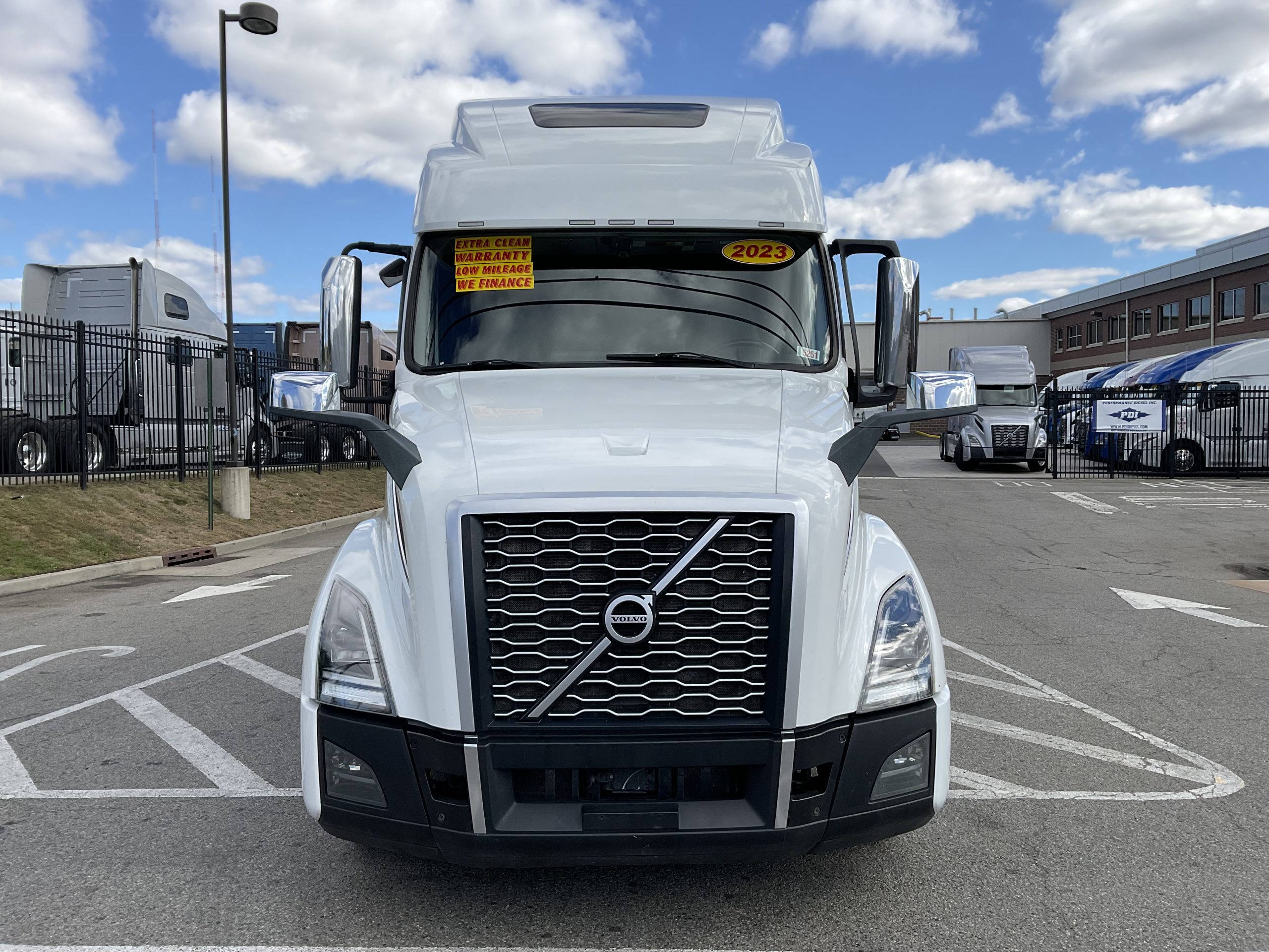 2023 VOLVO VNL64T860 - image 3 of 6