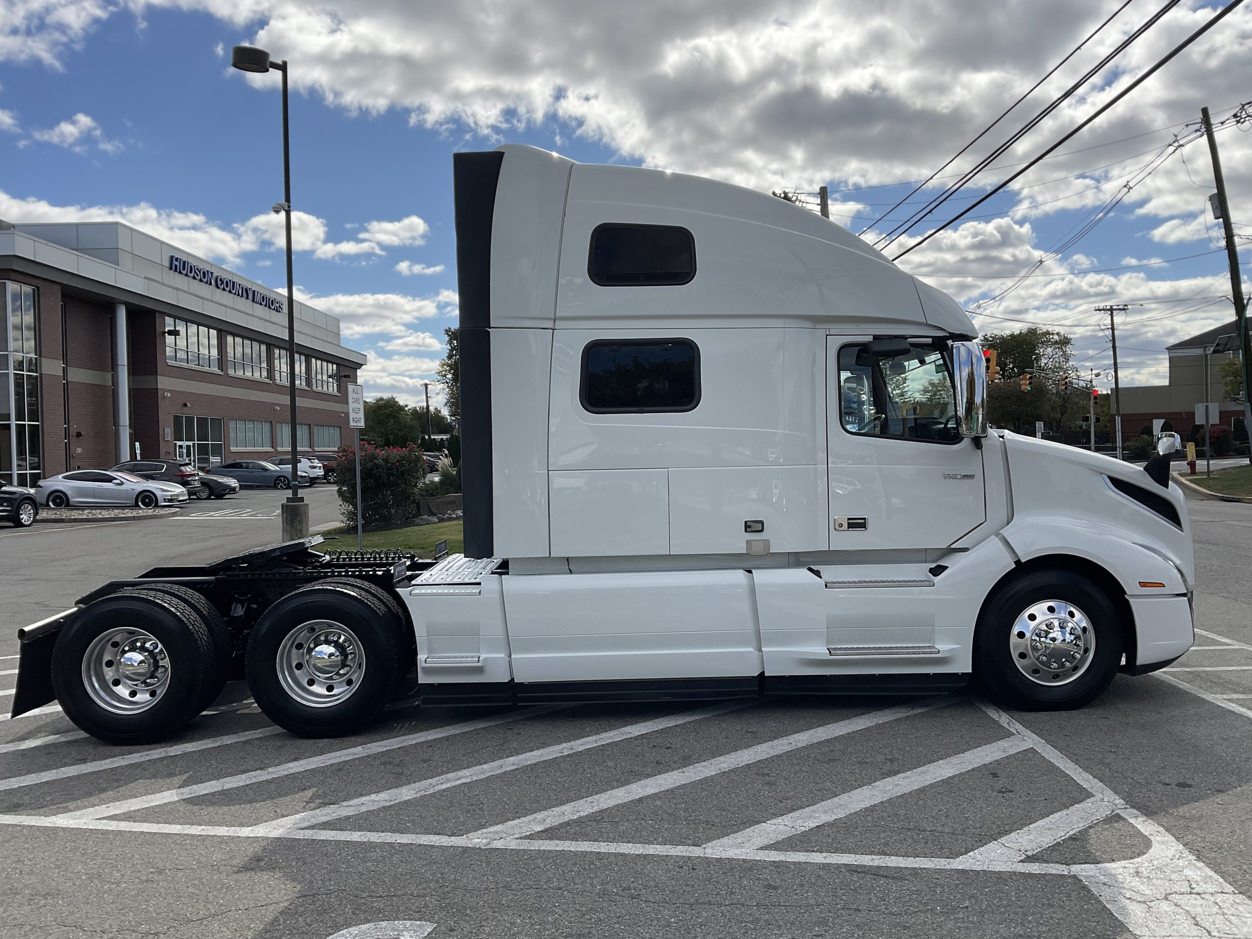 2023 VOLVO VNL64T860 - image 5 of 6