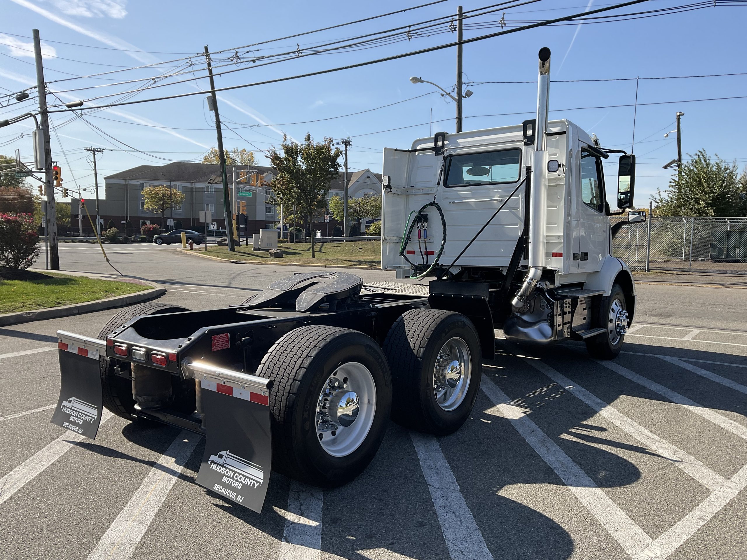 2022 VOLVO VNR64T300 - image 6 of 6