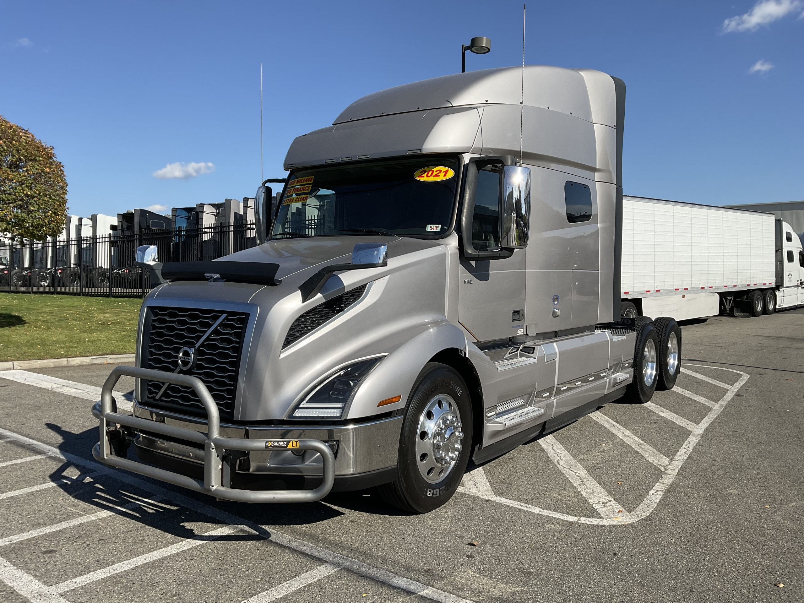 2021 VOLVO VNL64T740 - image 2 of 6