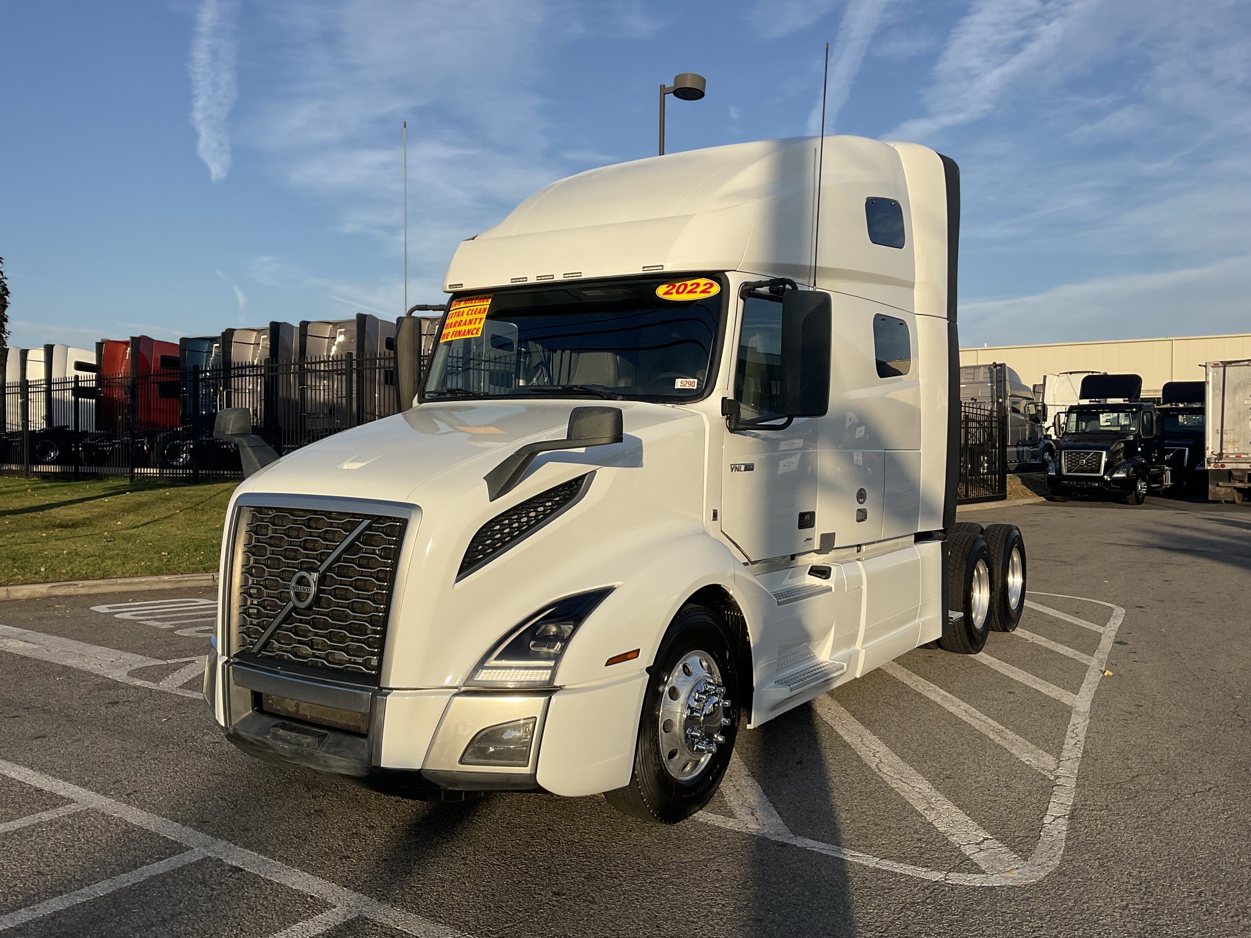 2022 VOLVO VNL64T760 - image 2 of 6