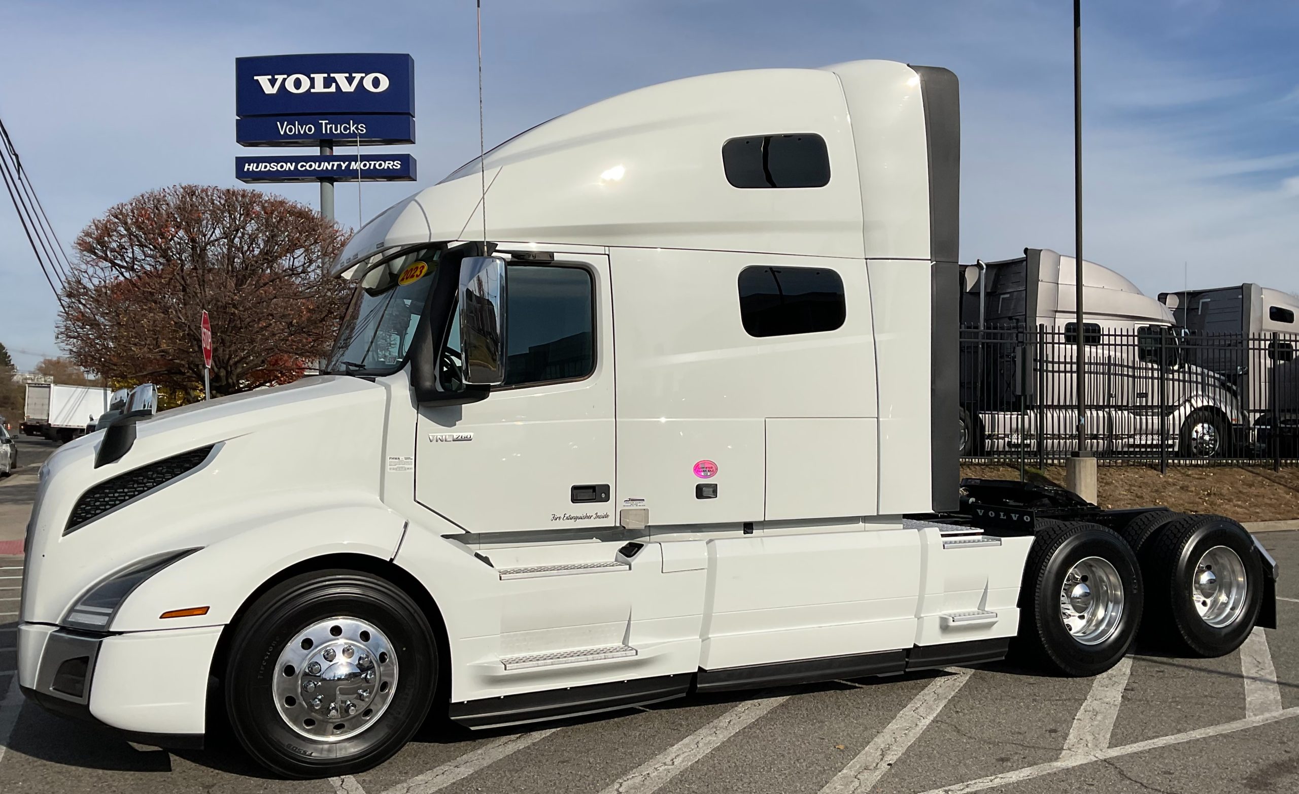 2023 VOLVO VNL64T760 - image 1 of 6