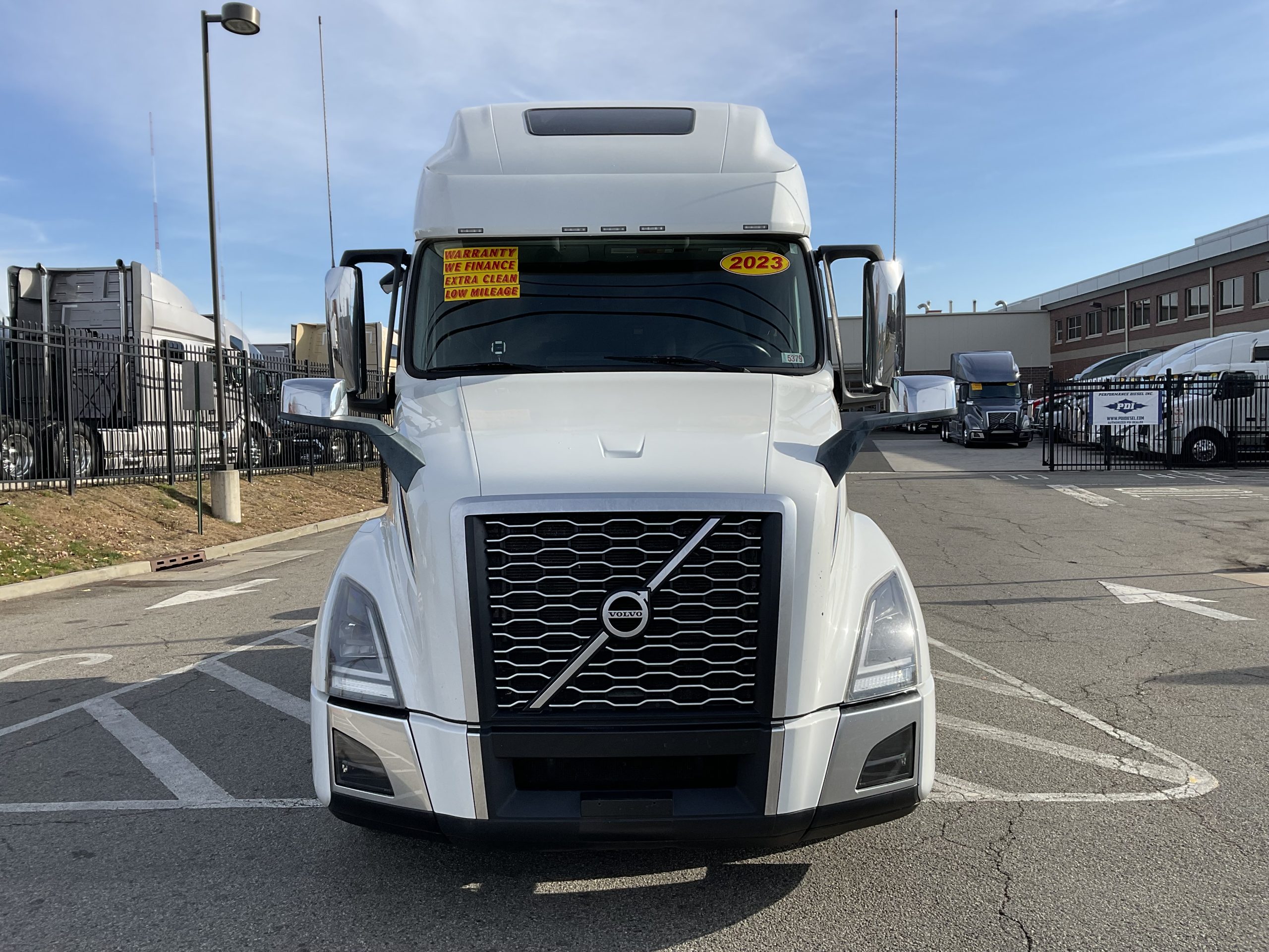 2023 VOLVO VNL64T760 - image 3 of 6