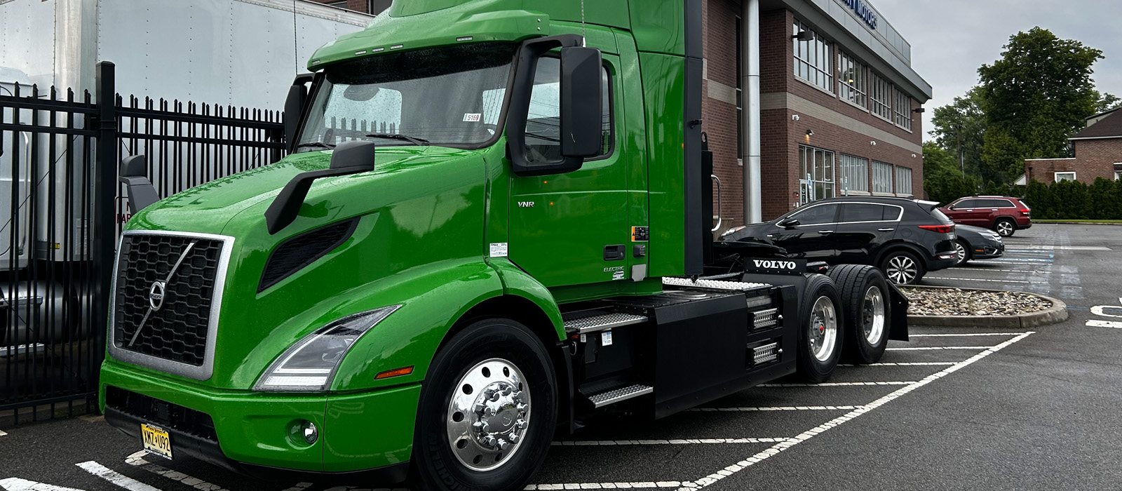 how-electric-trucks-are-reshaping-the-logistics-industry