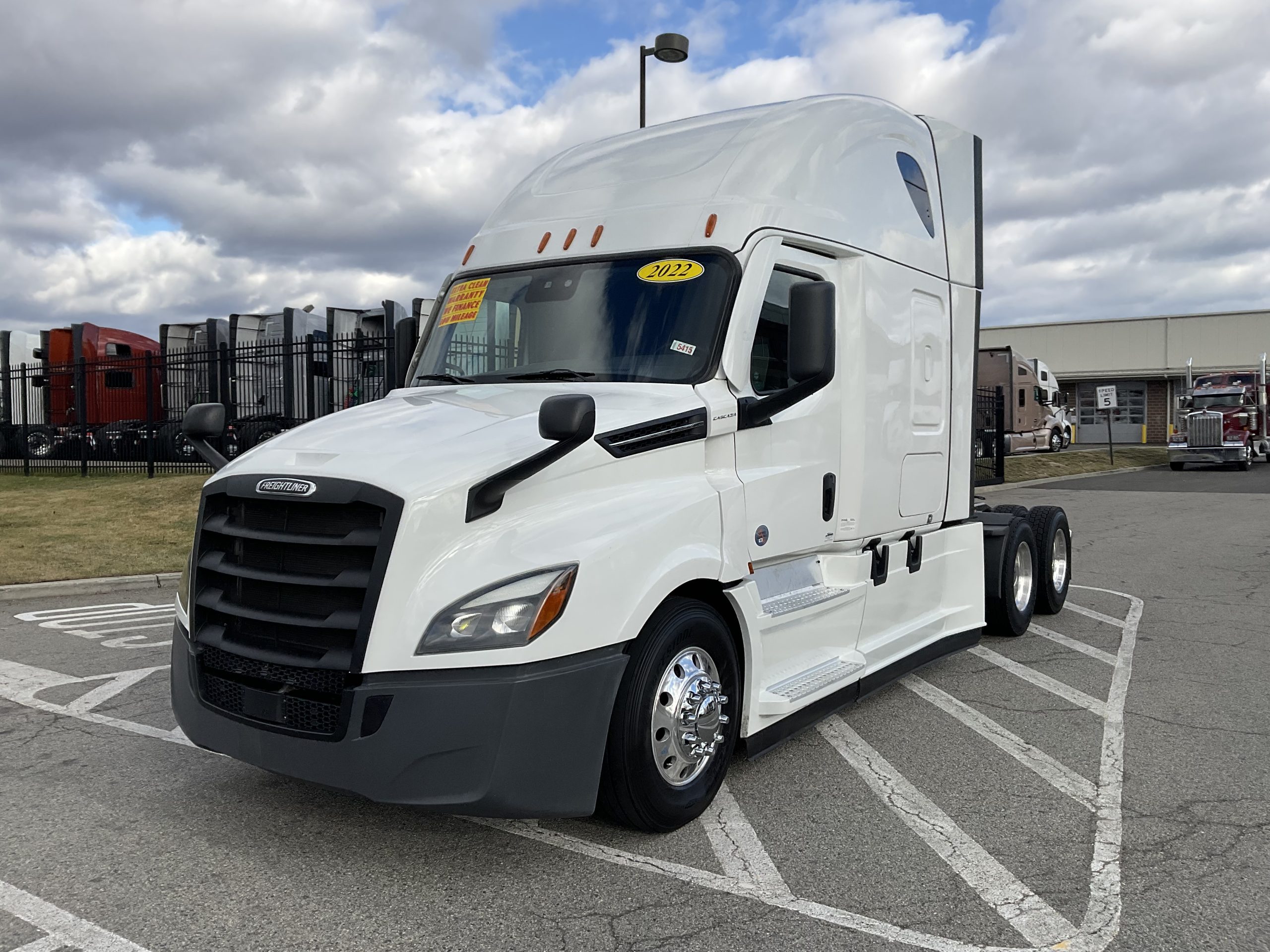 2022 FREIGHTLINER CASCADIA 126 - image 2 of 6