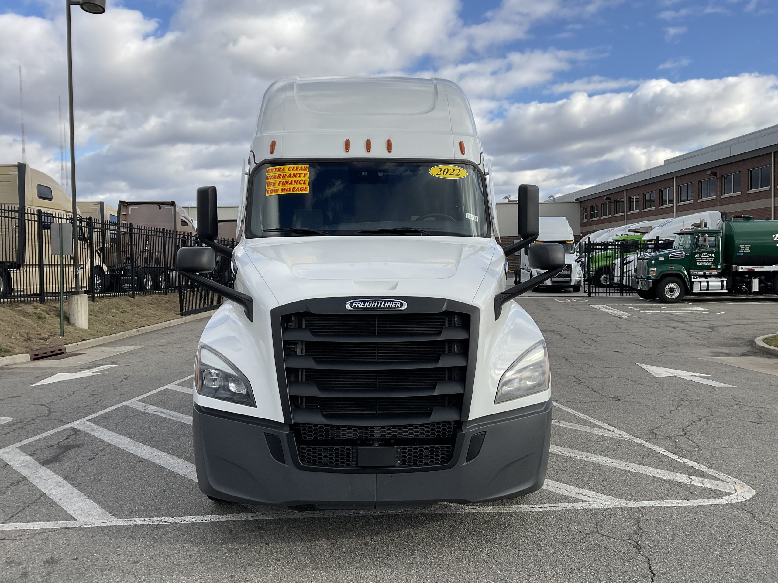 2022 FREIGHTLINER CASCADIA 126 - image 3 of 6