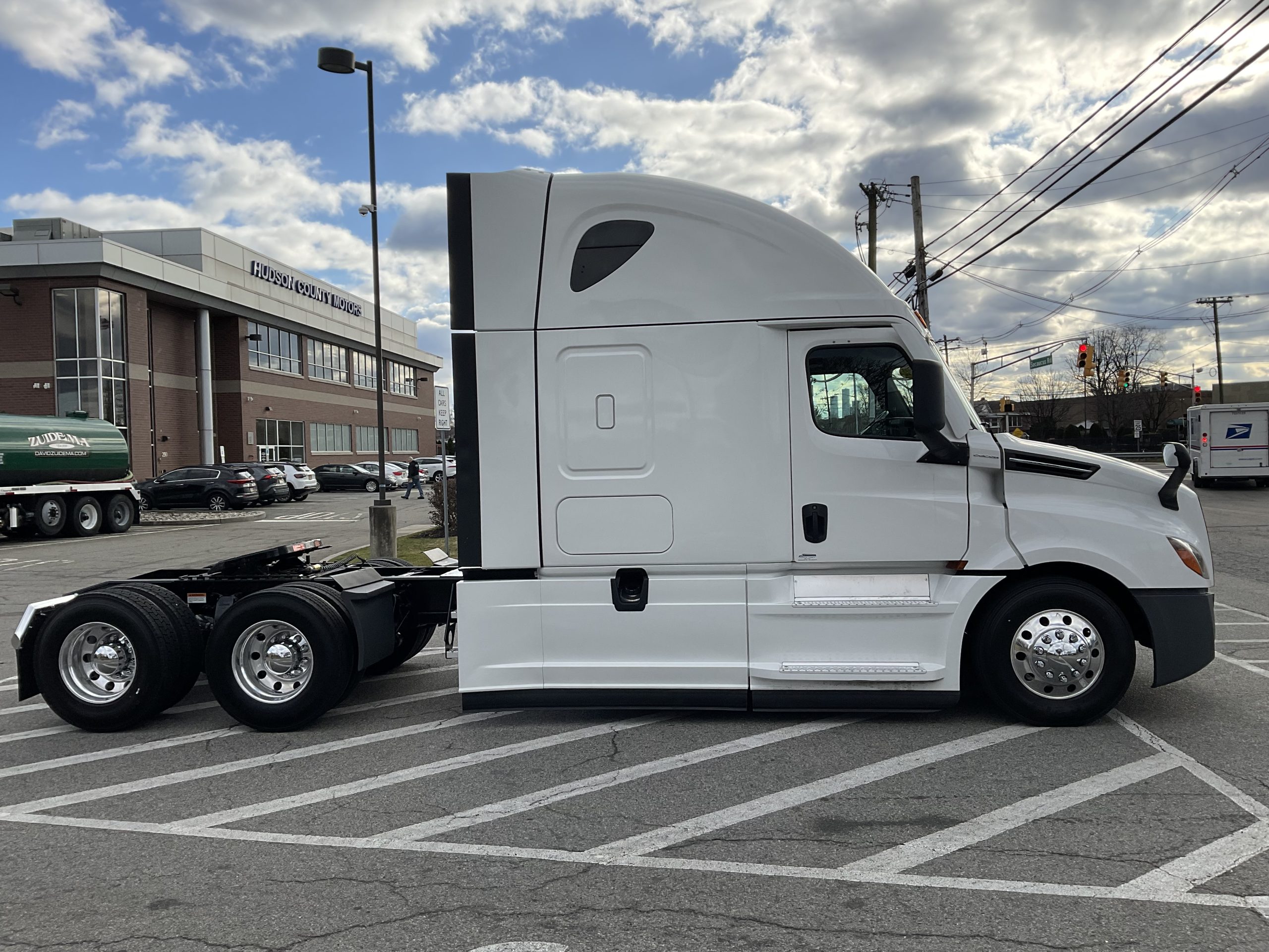 2022 FREIGHTLINER CASCADIA 126 - image 5 of 6