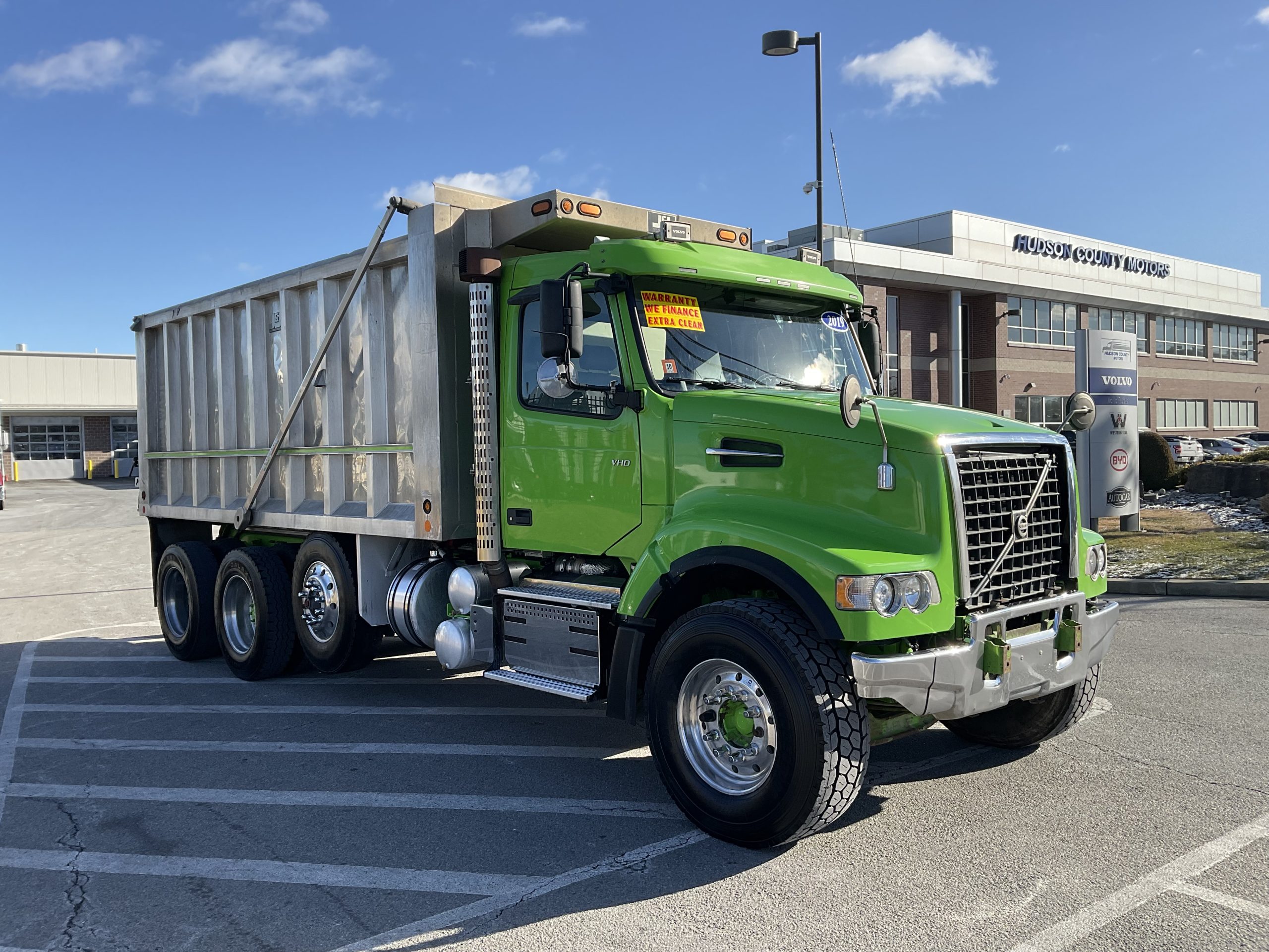 2019 VOLVO VHD84F300 - image 4 of 6