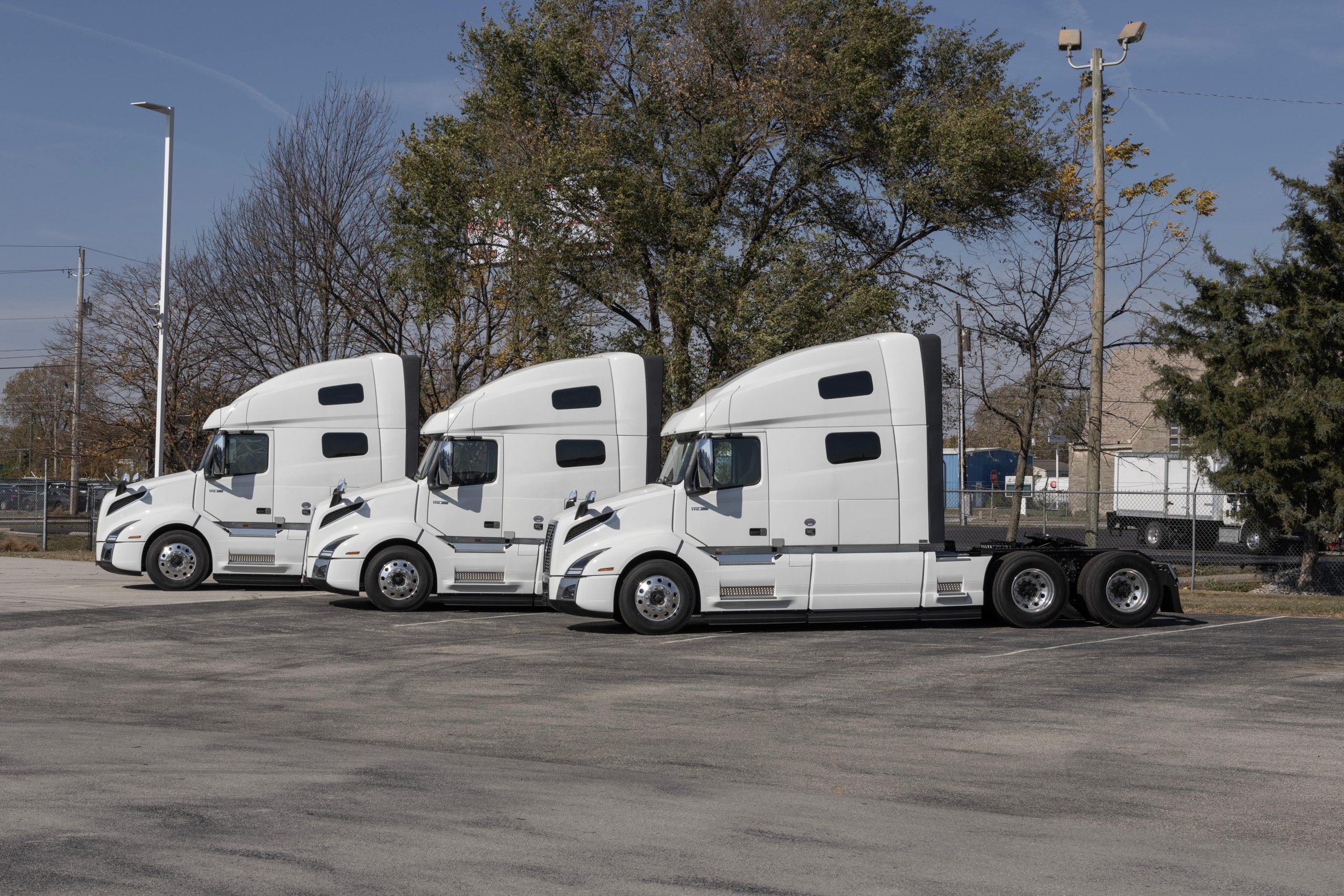 Exploring the Spacious Sleeper Cab of the Volvo VNL 760 for Long-Haul Journeys