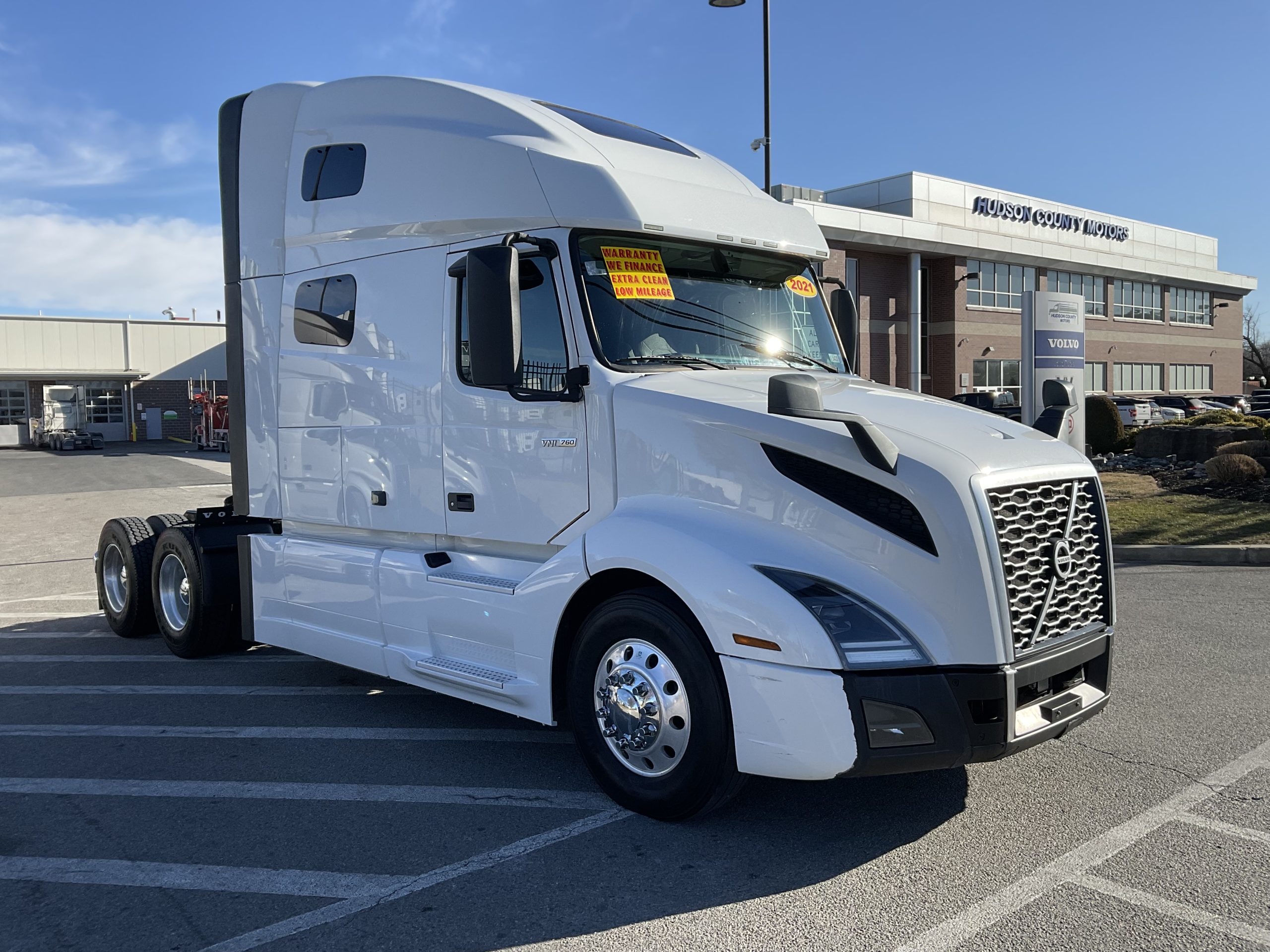 2021 VOLVO VNL64T760 - image 4 of 6