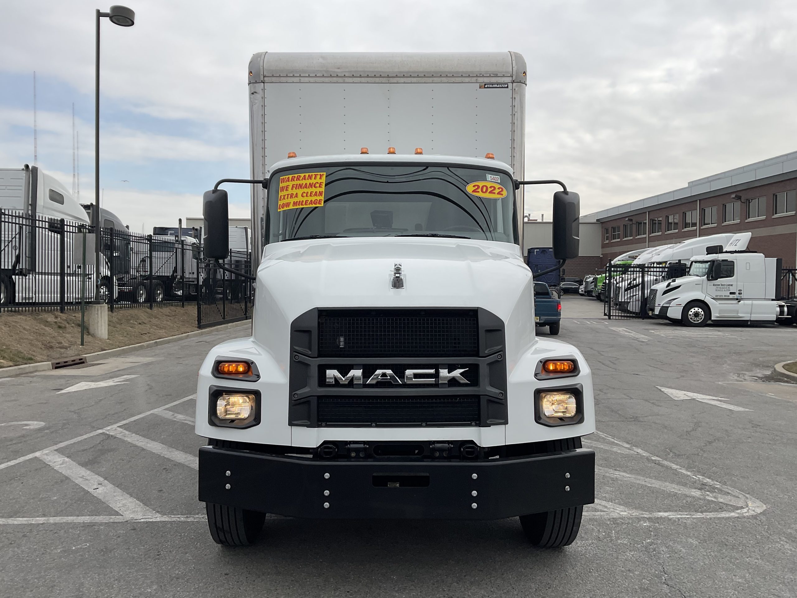 2022 MACK MD6 - image 3 of 6