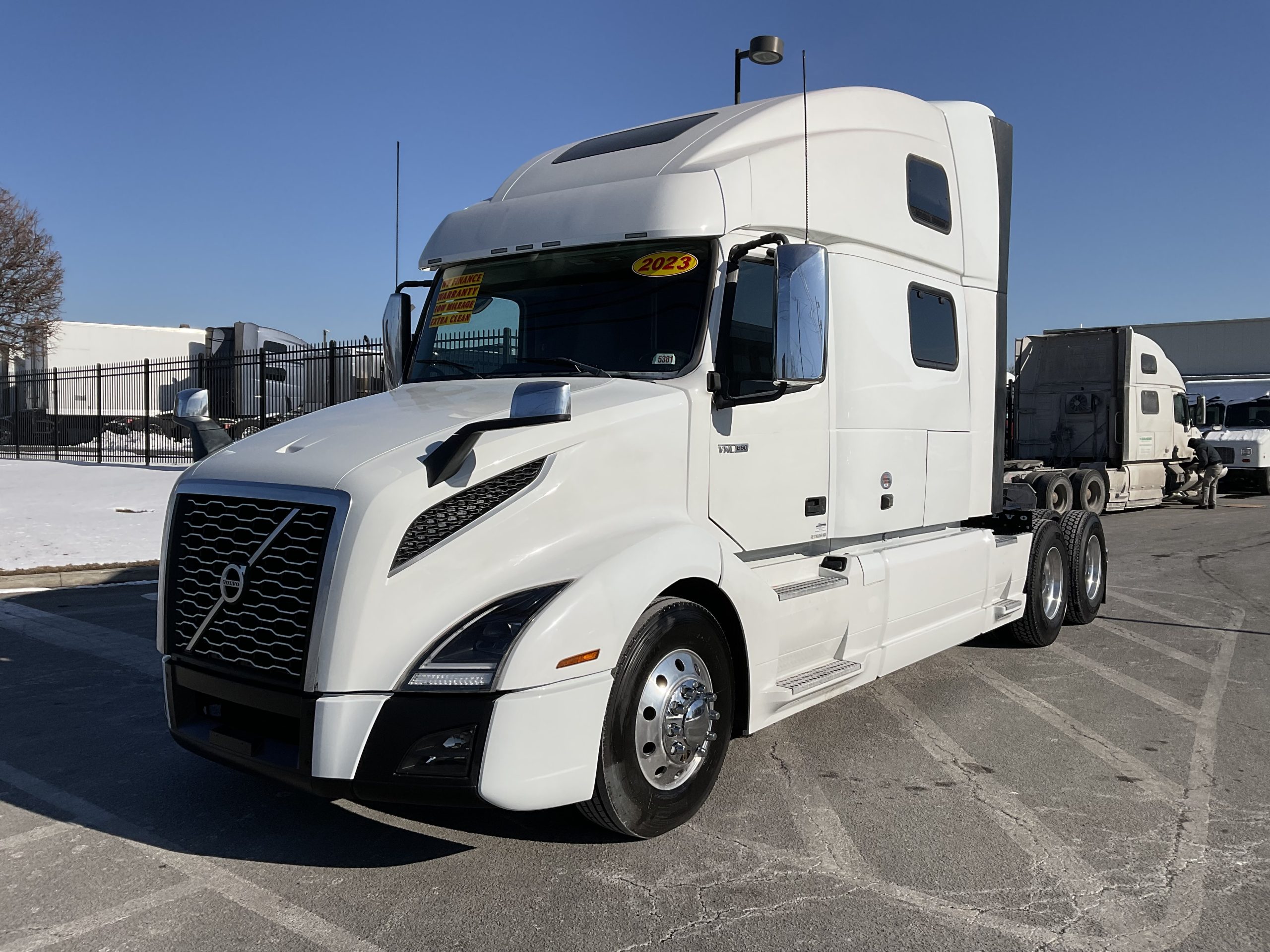 2023 VOLVO VNL64T860 - image 2 of 6