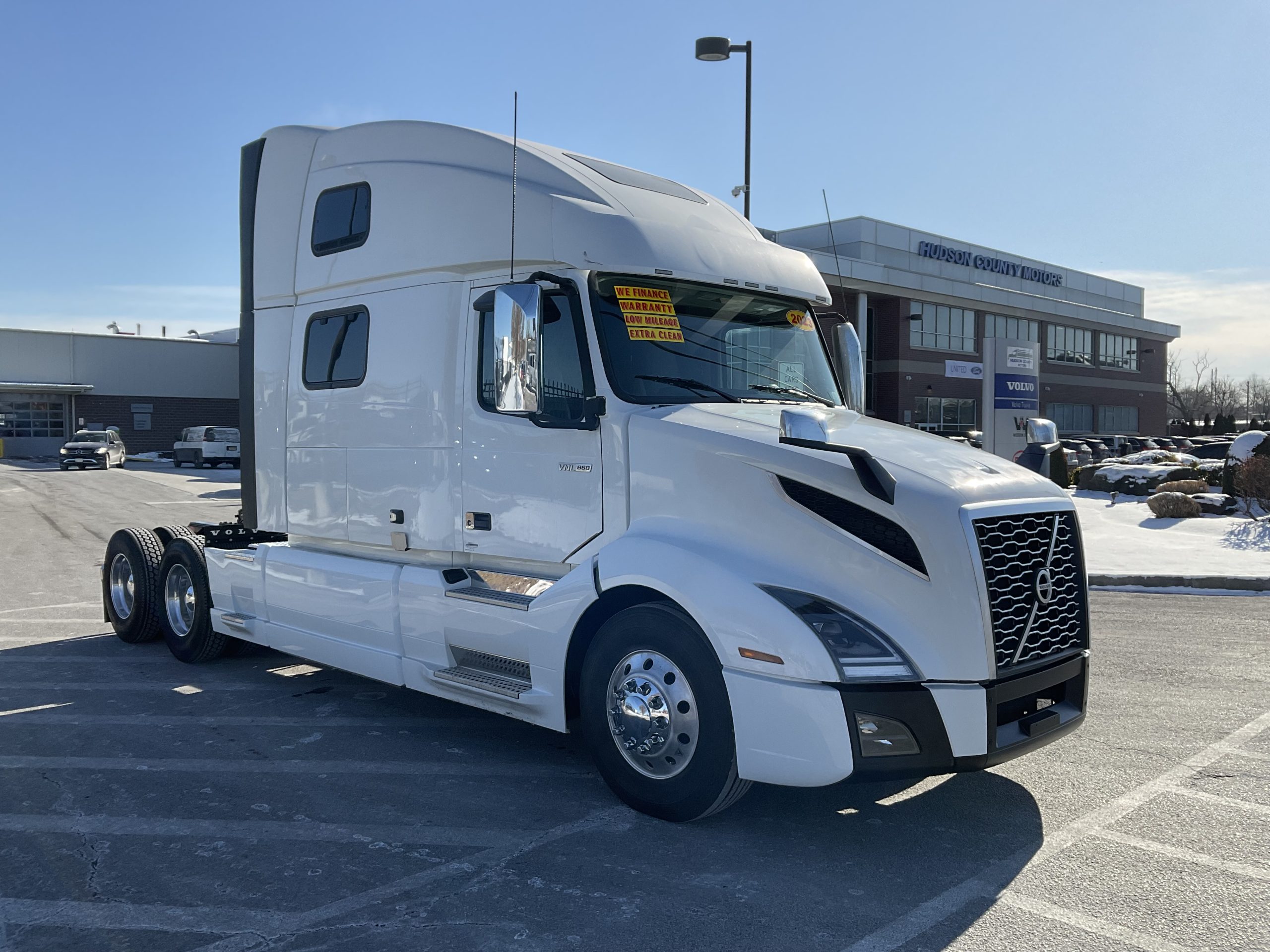 2023 VOLVO VNL64T860 - image 4 of 6