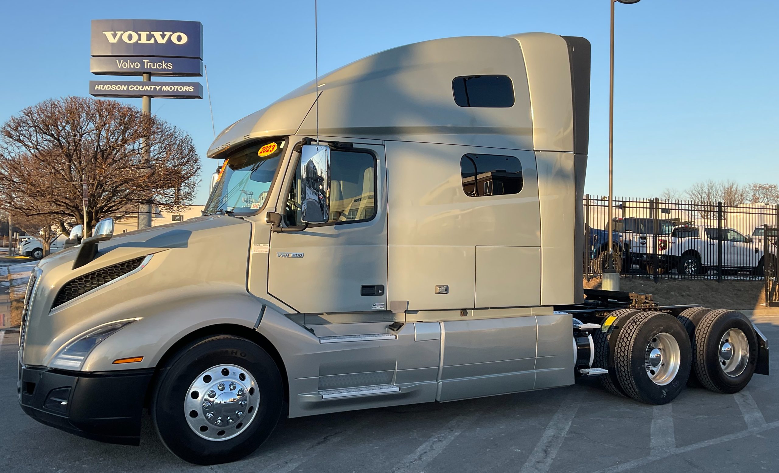 2023 VOLVO VNL64T760 - image 1 of 6