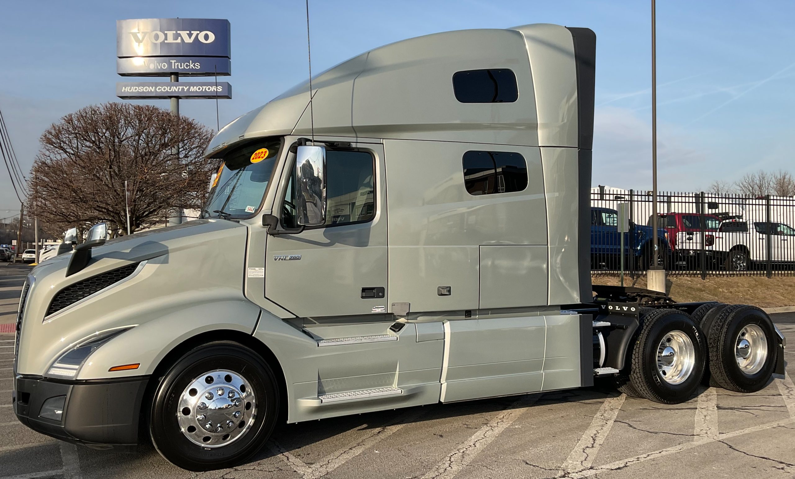 2023 VOLVO VNL64T760 - image 1 of 6