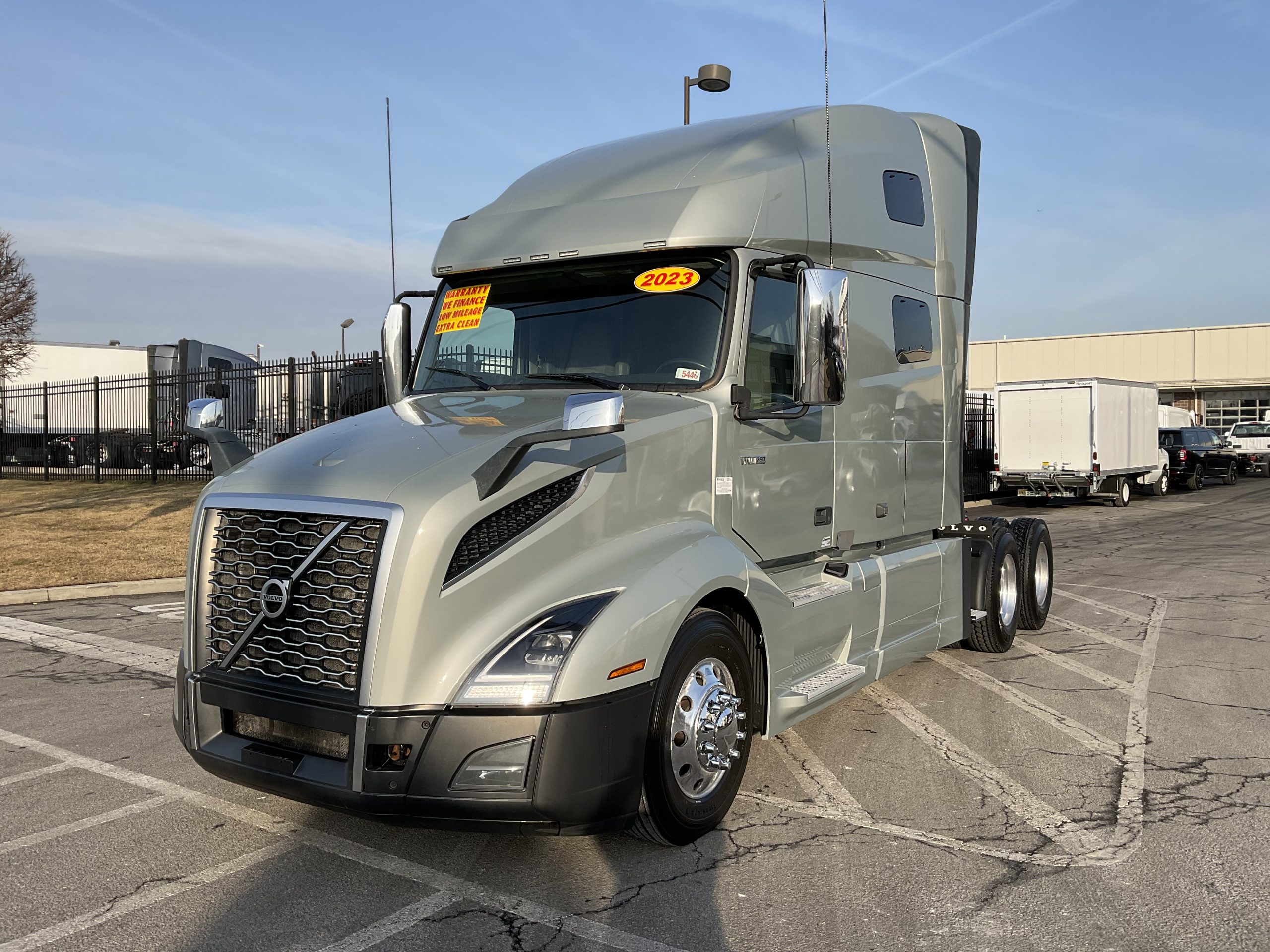 2023 VOLVO VNL64T760 - image 2 of 6