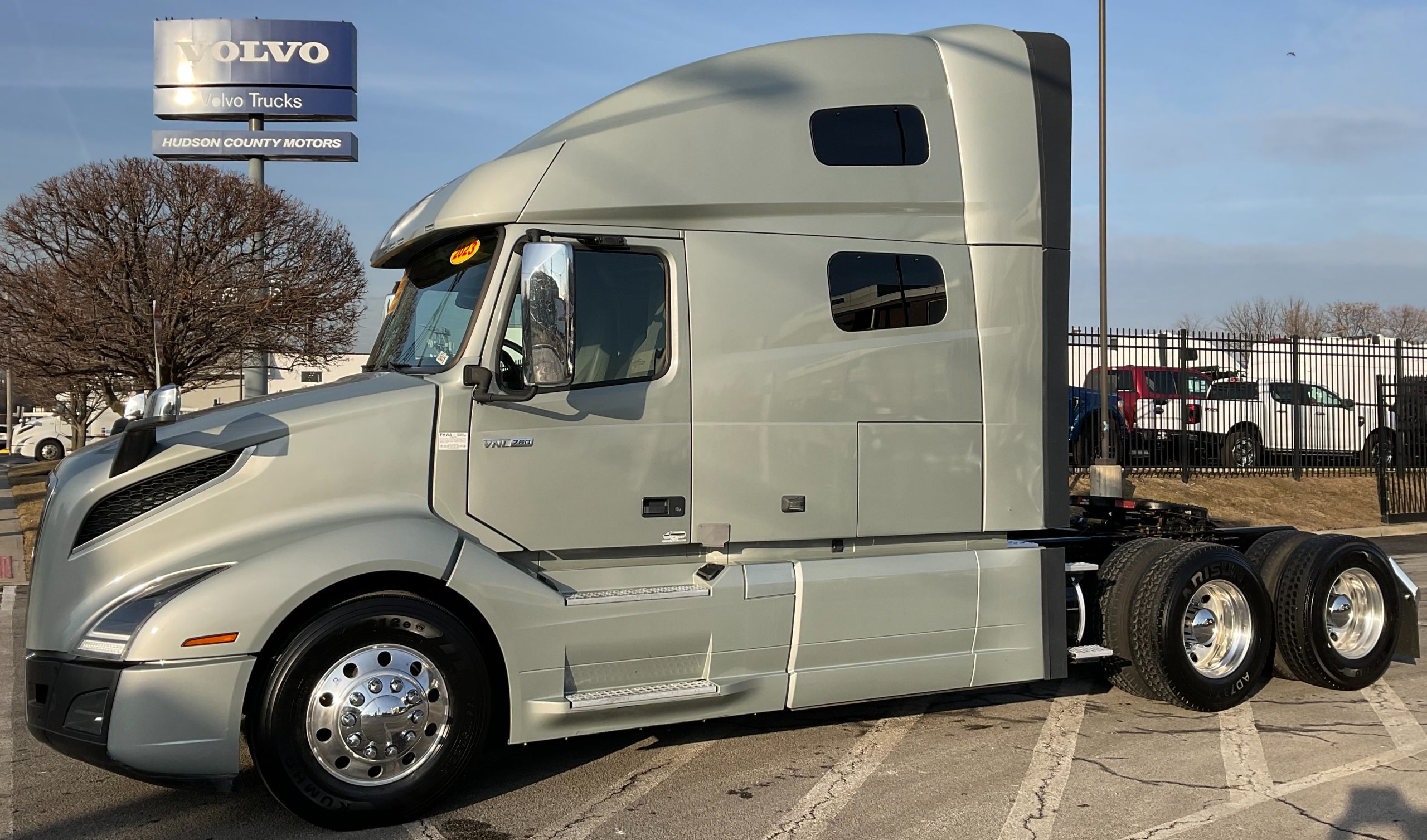 2023 VOLVO VNL64T760 - image 1 of 6