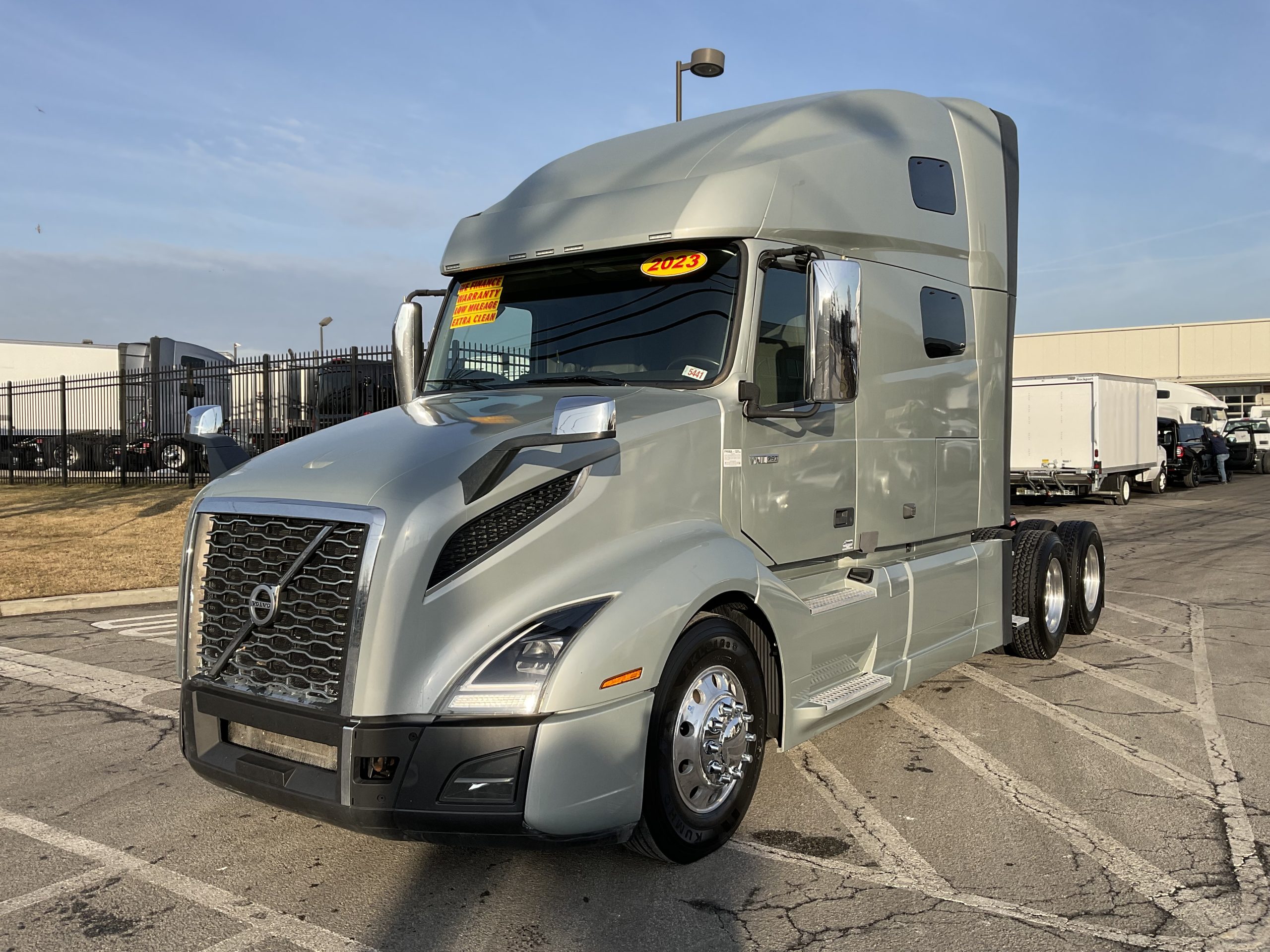 2023 VOLVO VNL64T760 - image 2 of 6