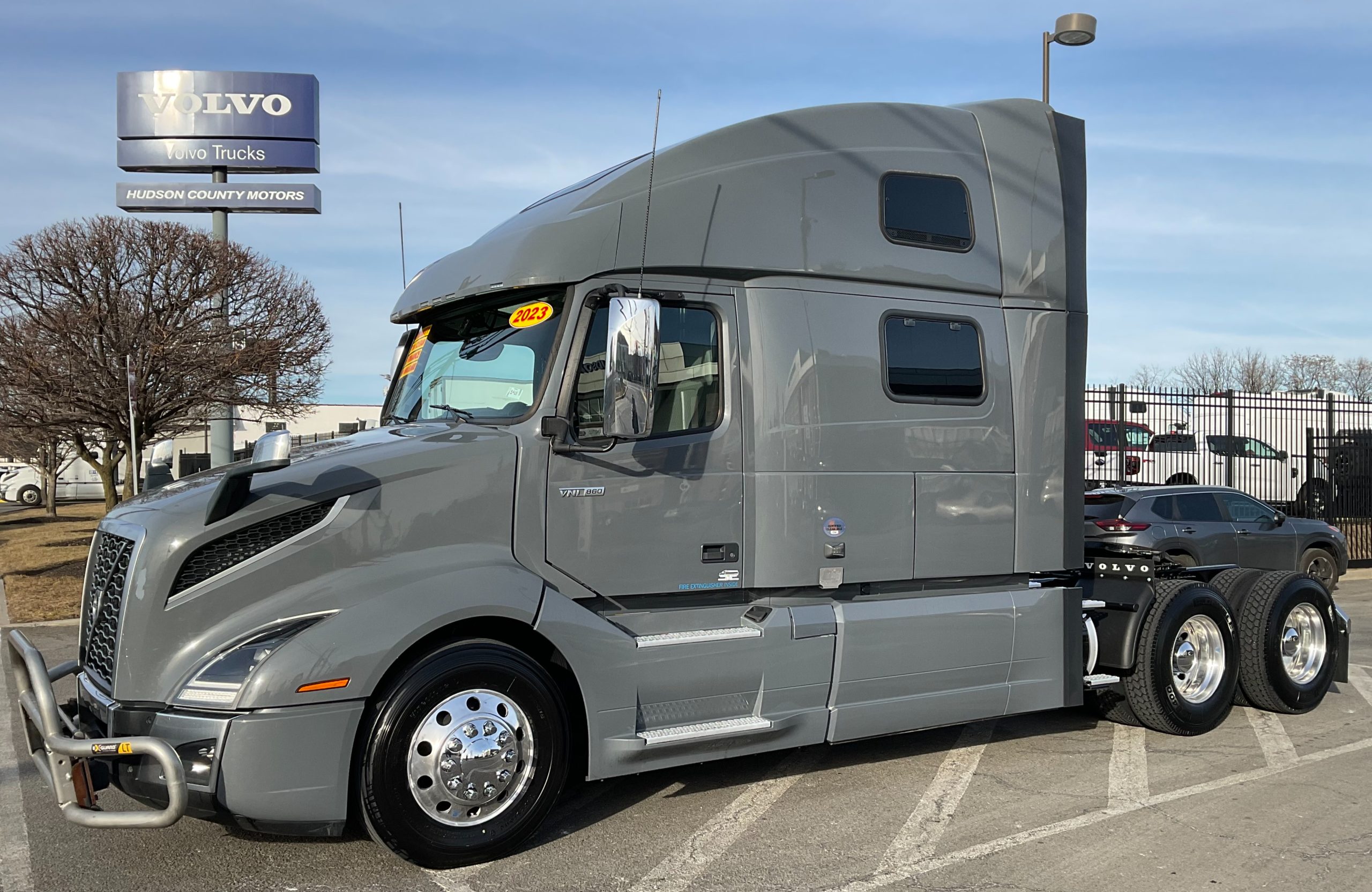 2023 VOLVO VNL64T860 - image 1 of 6