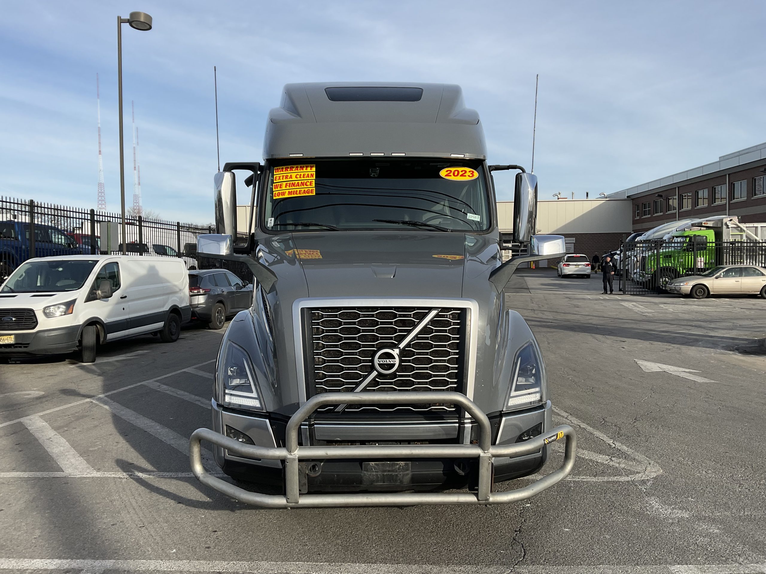 2023 VOLVO VNL64T860 - image 3 of 6