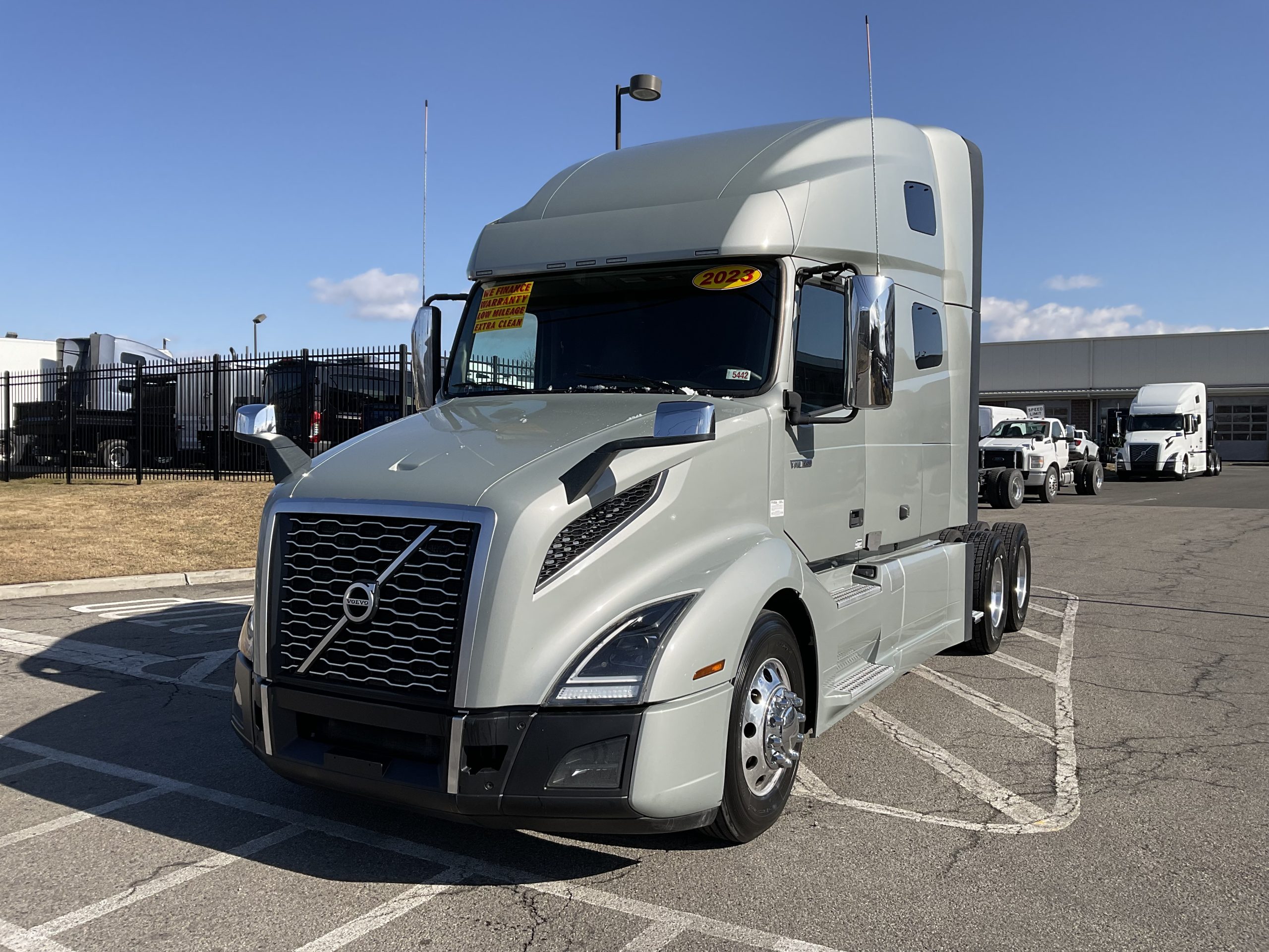 2023 VOLVO VNL64T760 - image 2 of 6