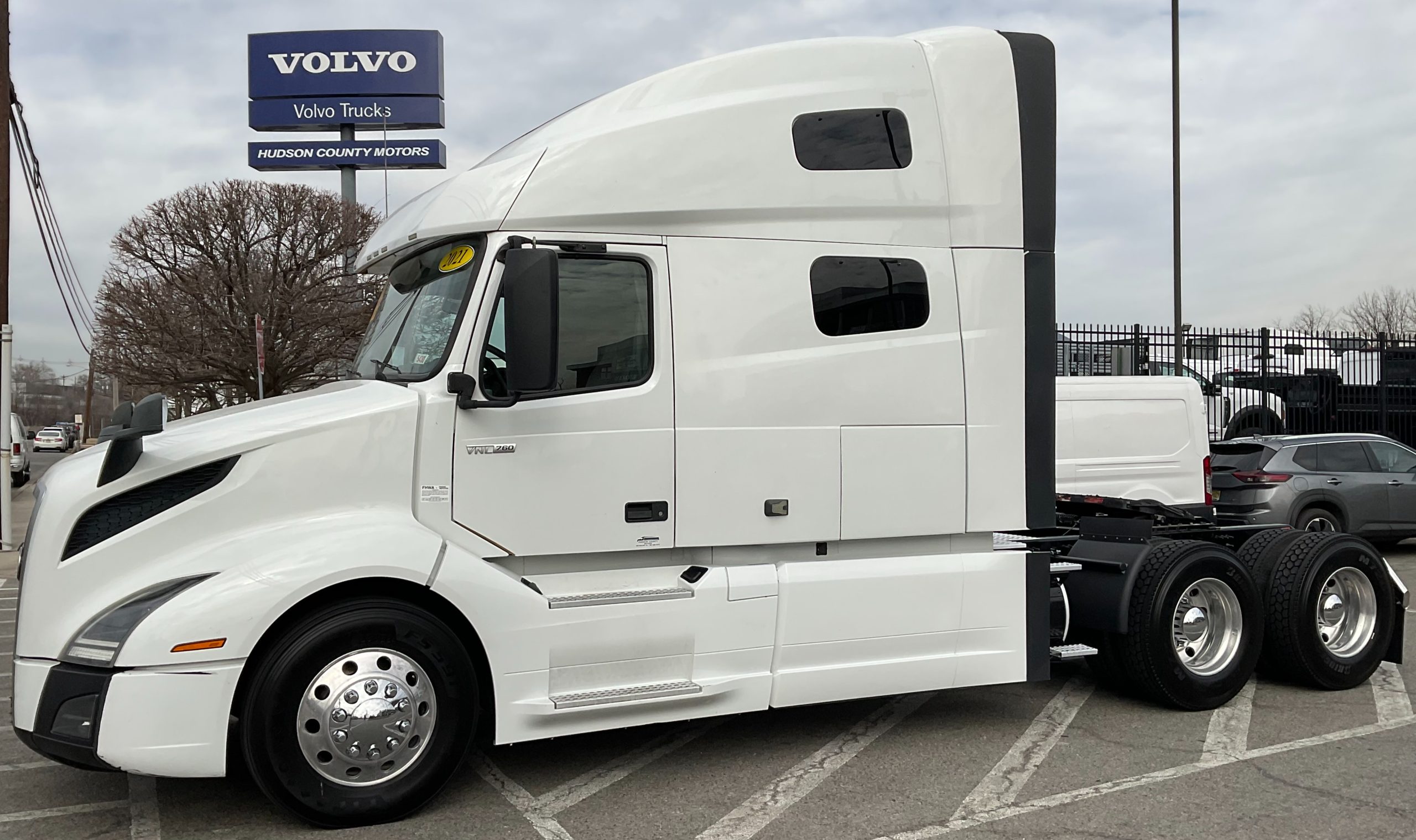 2021 VOLVO VNL64T760 - image 1 of 6