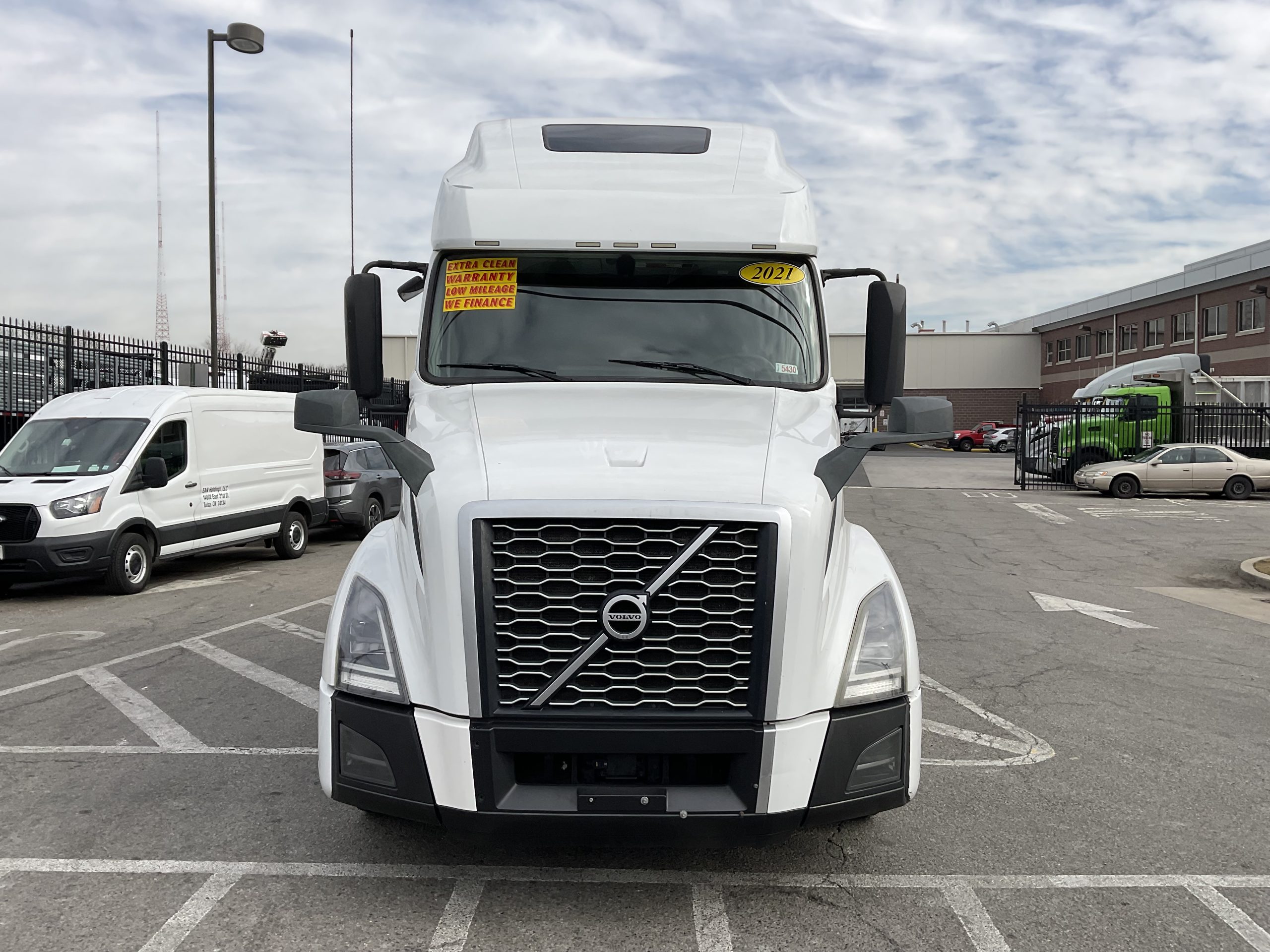 2021 VOLVO VNL64T760 - image 3 of 6