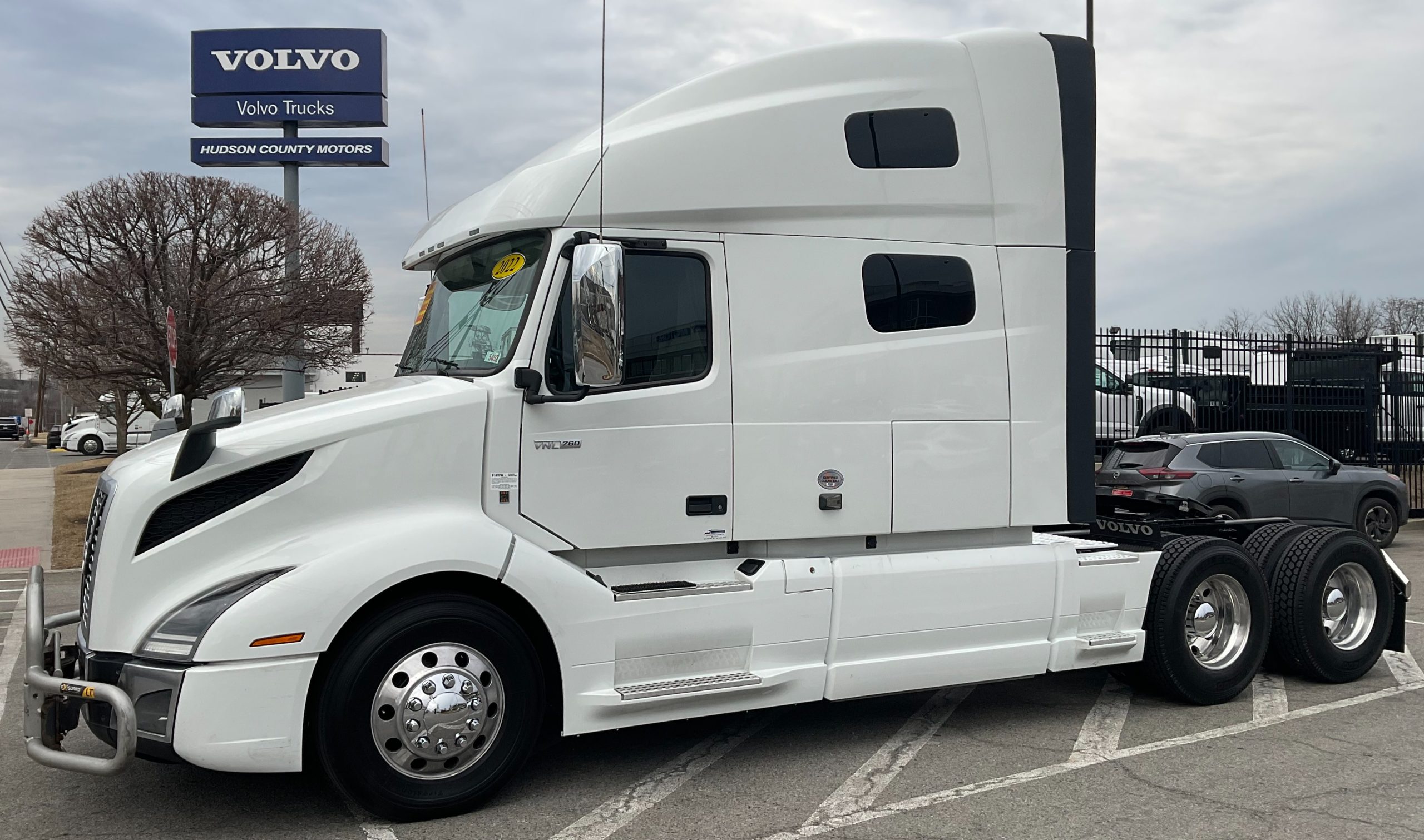 2022 VOLVO VNL64T760 - image 1 of 6