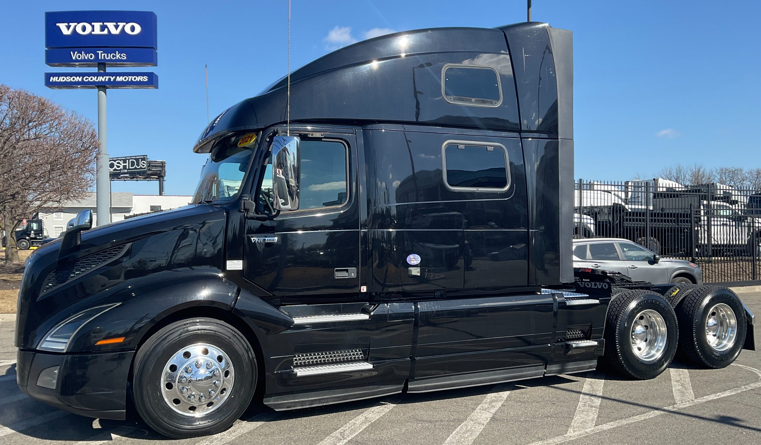 2021 VOLVO VNL64T860 - image 1 of 6