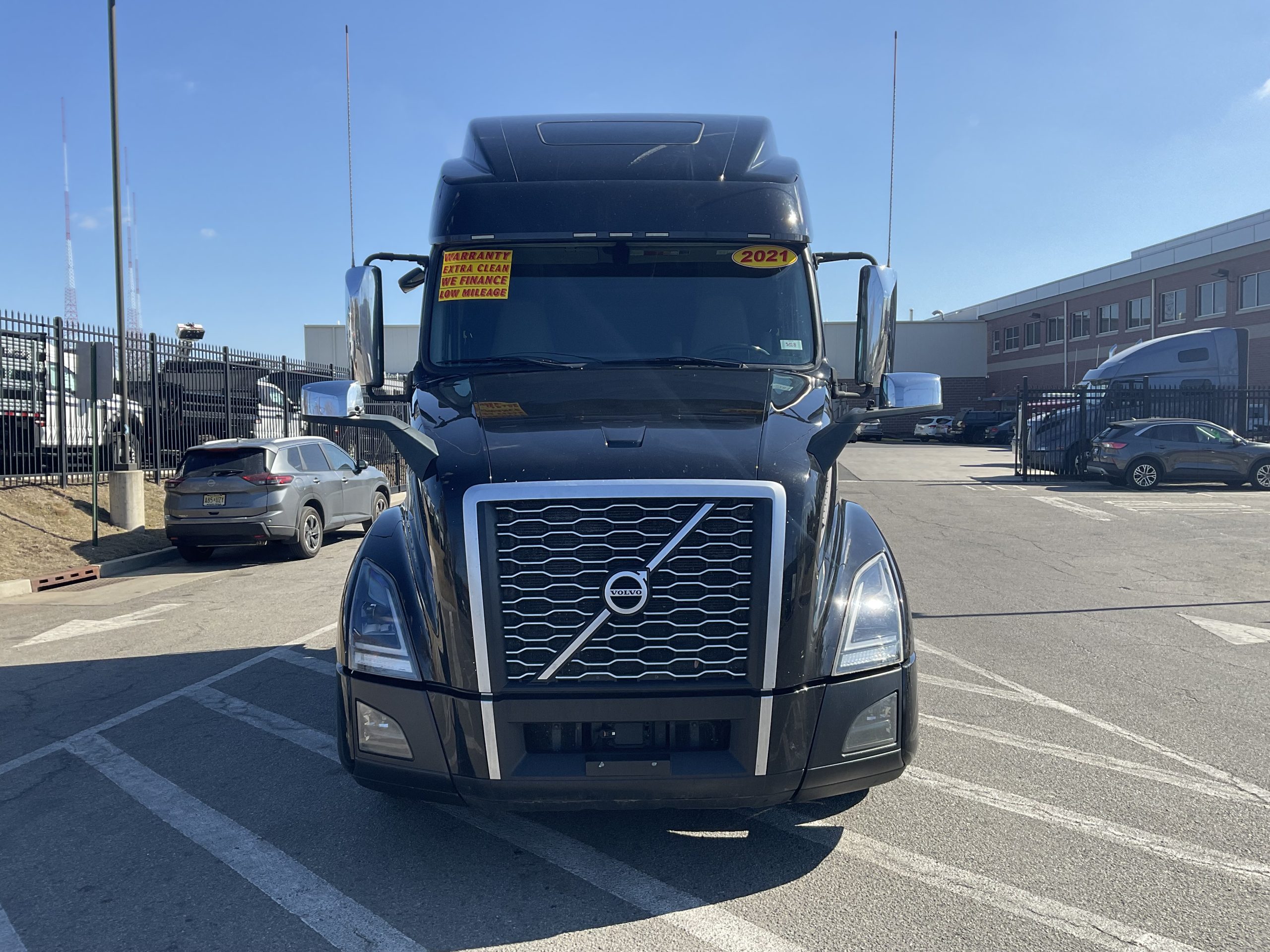 2021 VOLVO VNL64T860 - image 3 of 6