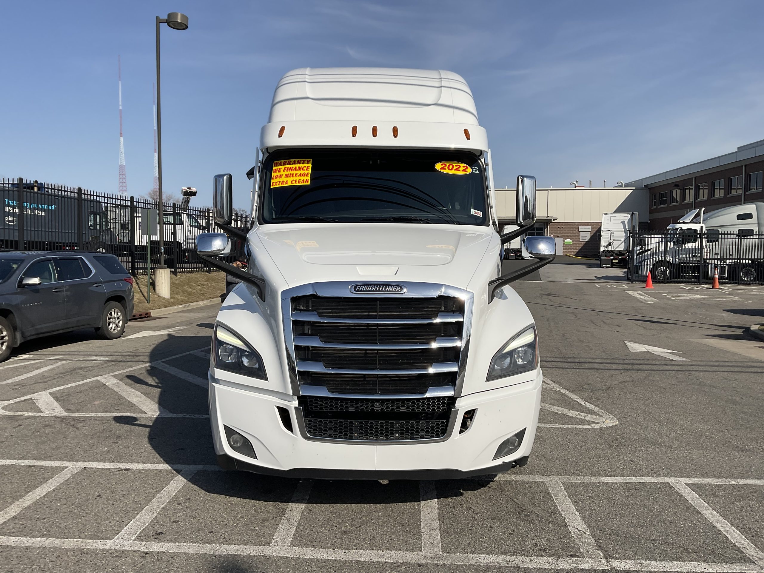 2022 FREIGHTLINER CASCADIA 126 - image 3 of 6