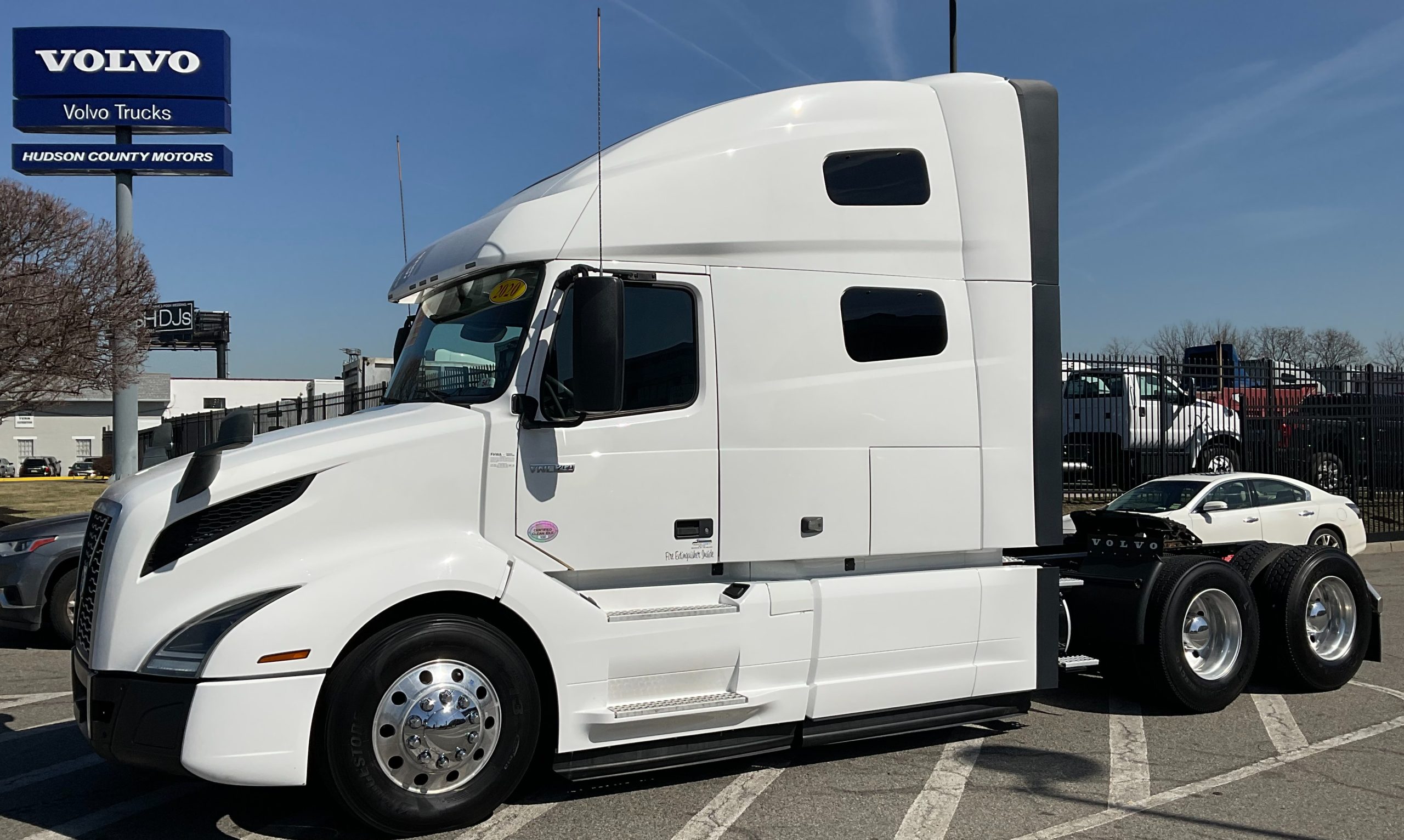 2020 VOLVO VNL64T760 - image 1 of 6