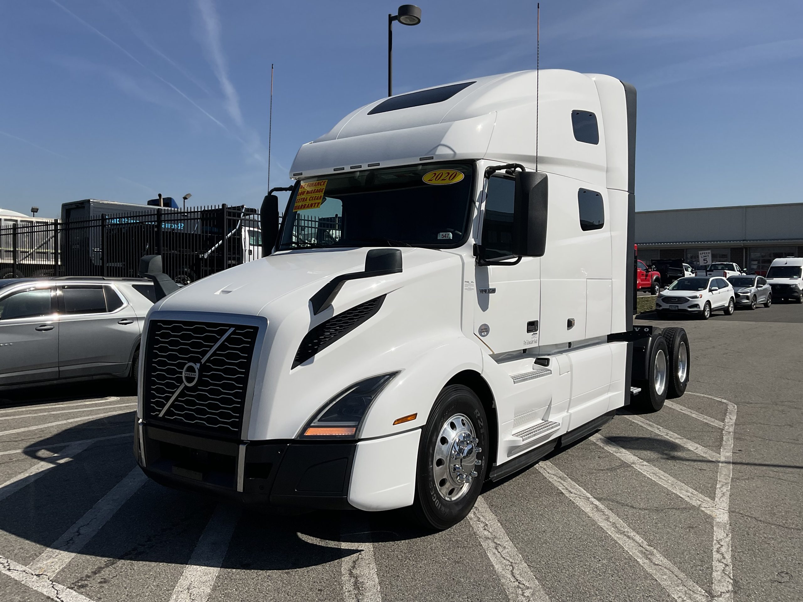 2020 VOLVO VNL64T760 - image 2 of 6