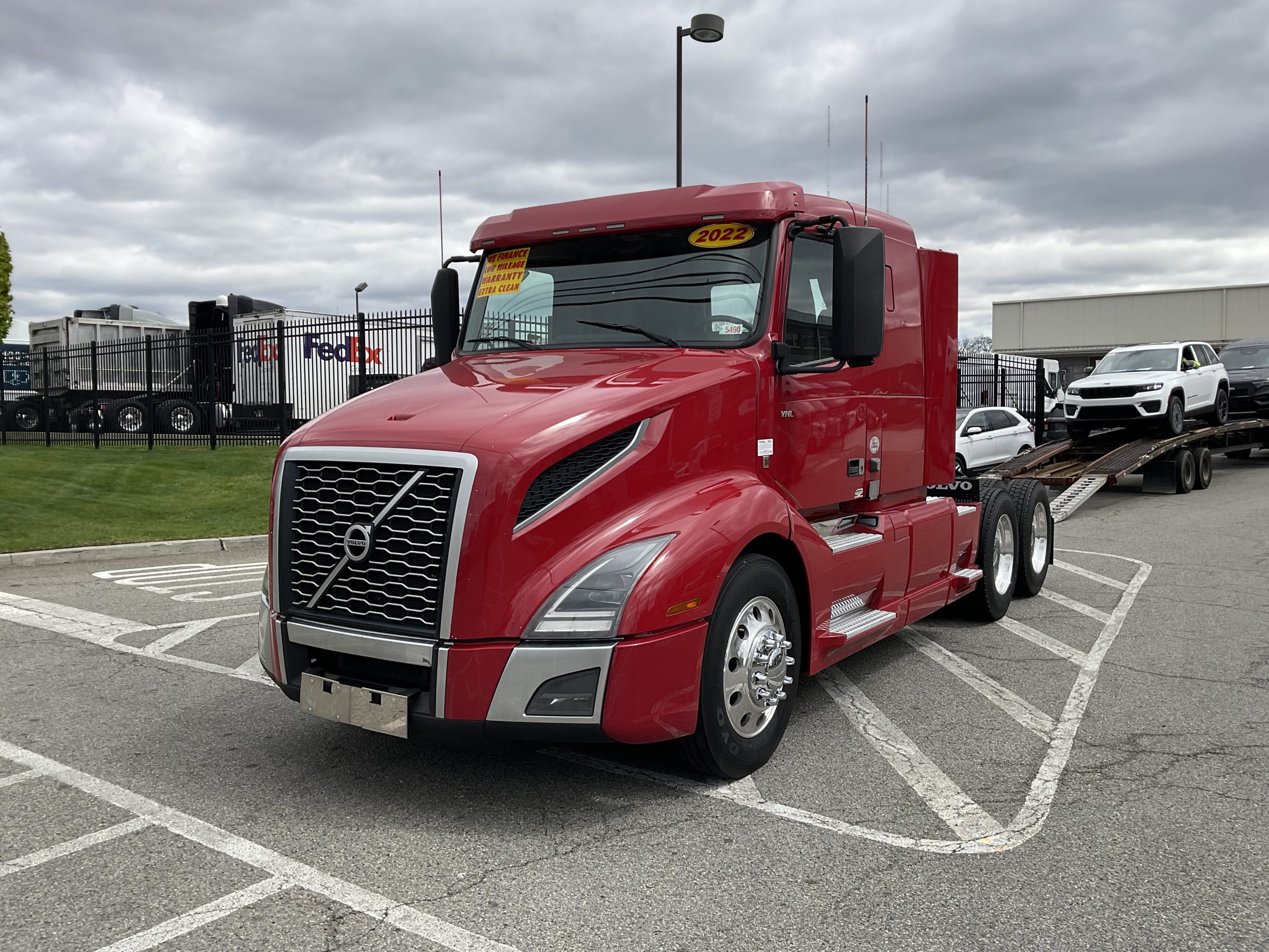 2022 VOLVO VNL64T400 - image 2 of 6