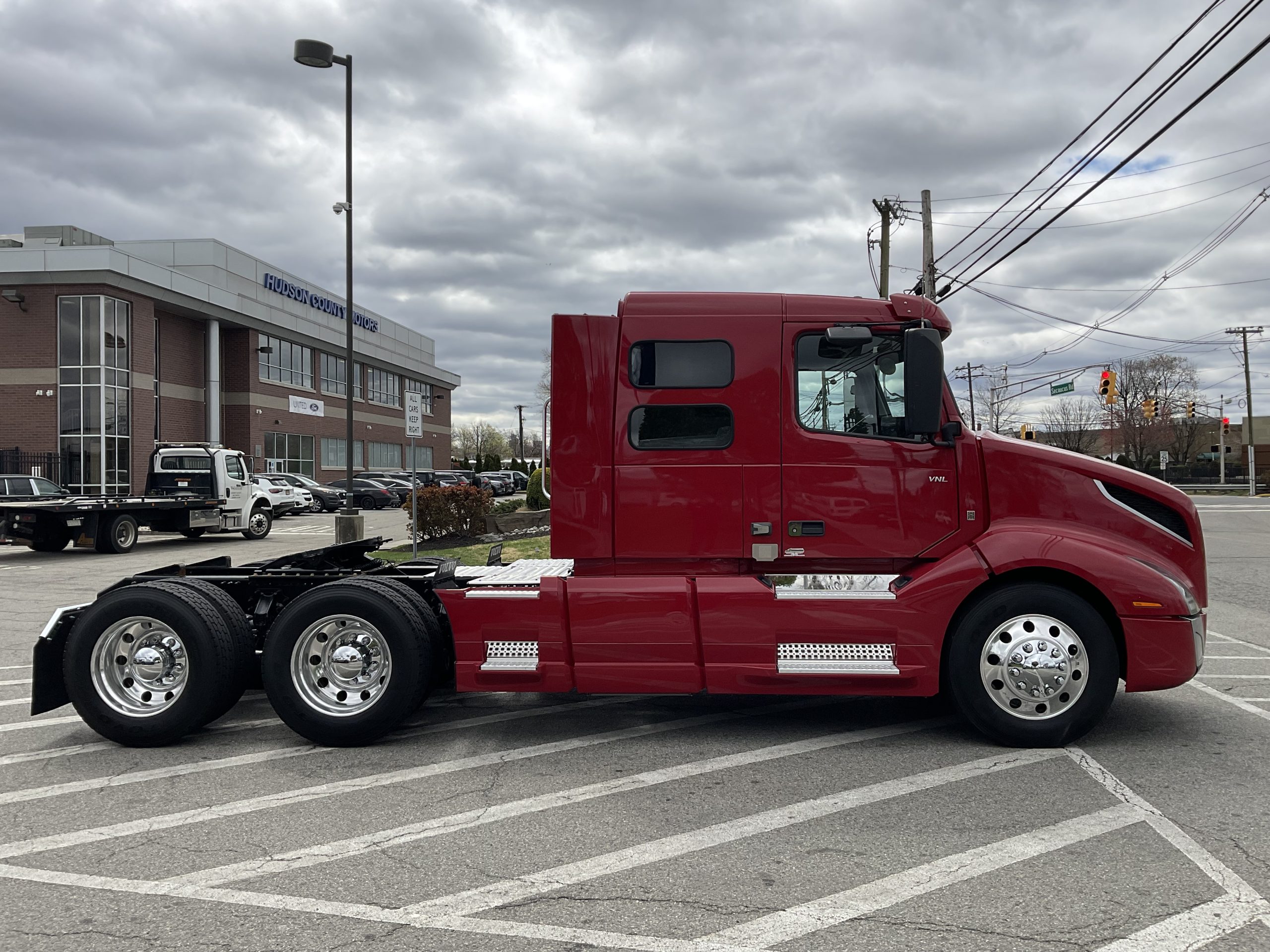 2022 VOLVO VNL64T400 - image 5 of 6